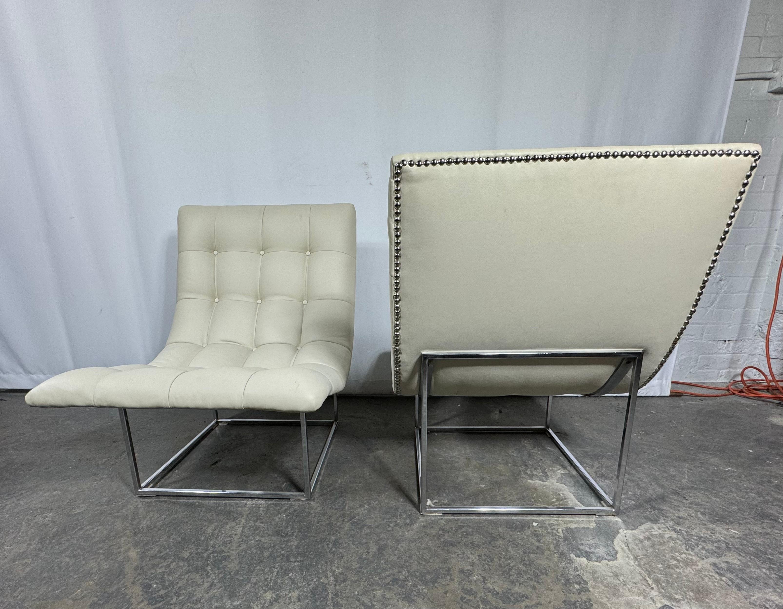 Late 20th Century Pair Leather Milo Baughman / Thayer Coggin Lounge Scoop Chairs For Sale