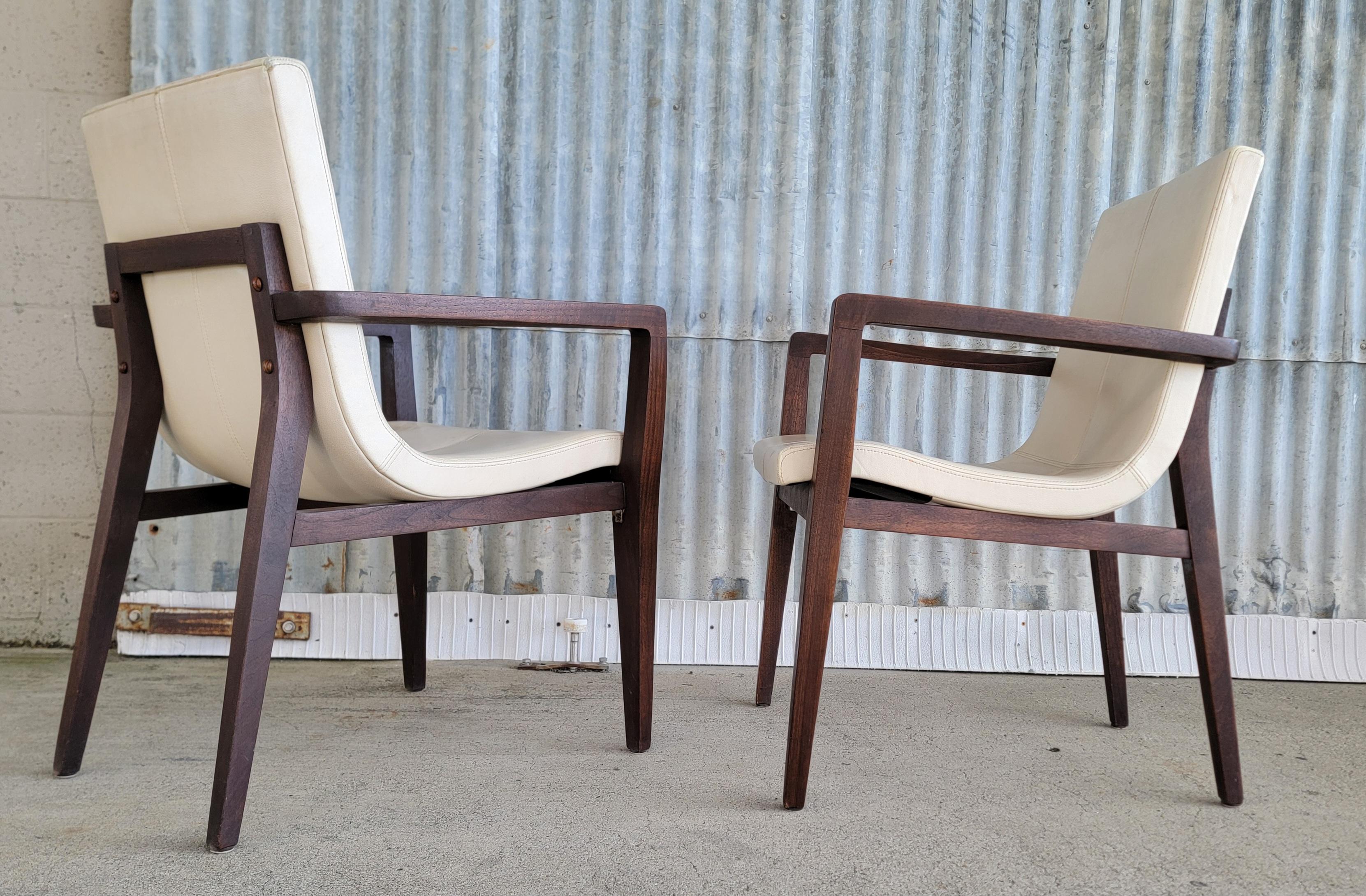 Paar Siren-Sessel mit Rundhalsausschnitt aus Leder von Holly Hunt im Angebot 9
