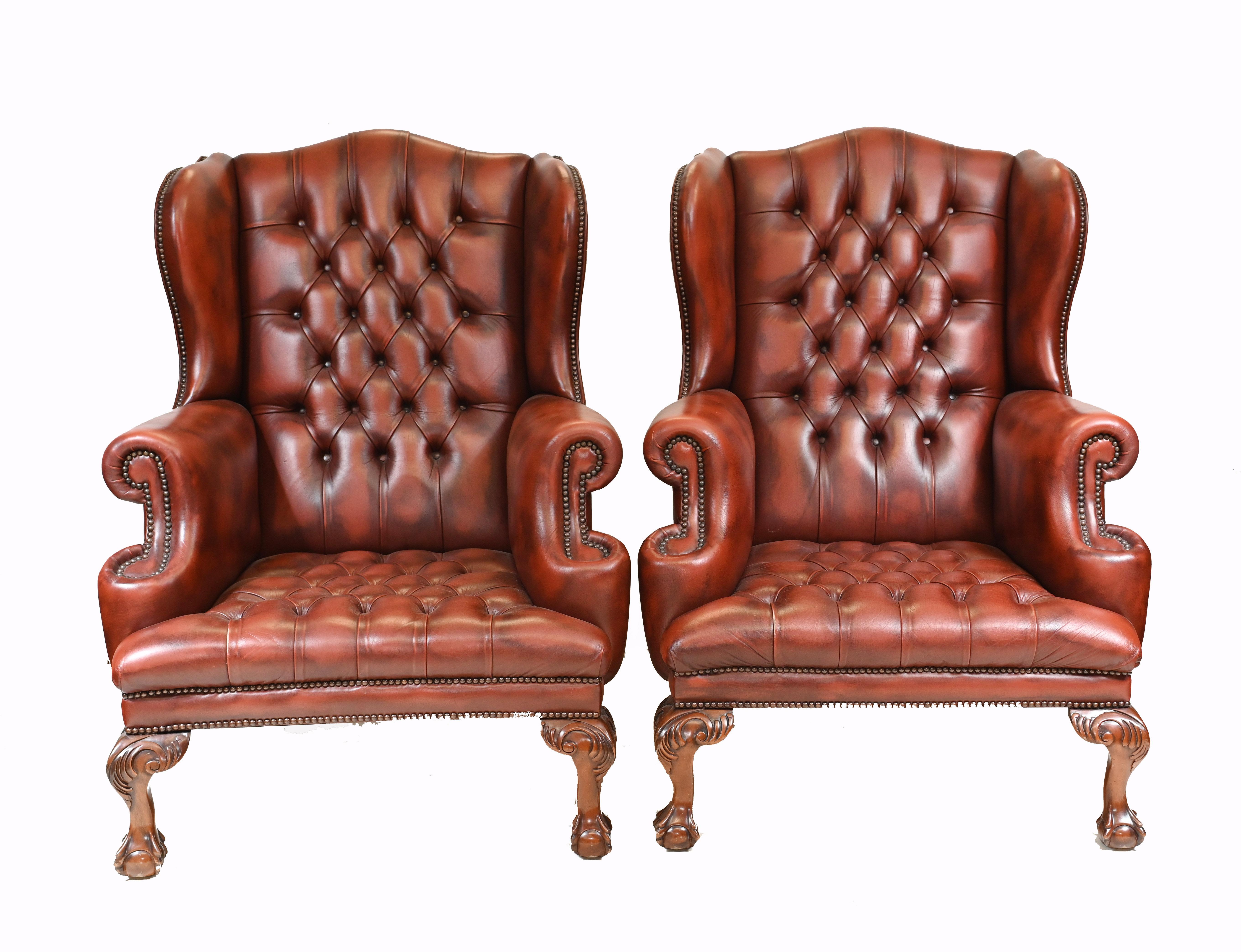 Gorgeous pair of Chesterfield leather wing back chairs
Classic English library meets gentleman's club look.
Very comfortable, you can really slide back into these chairs.
Leather finish with deep button look.
Date this pair to circa