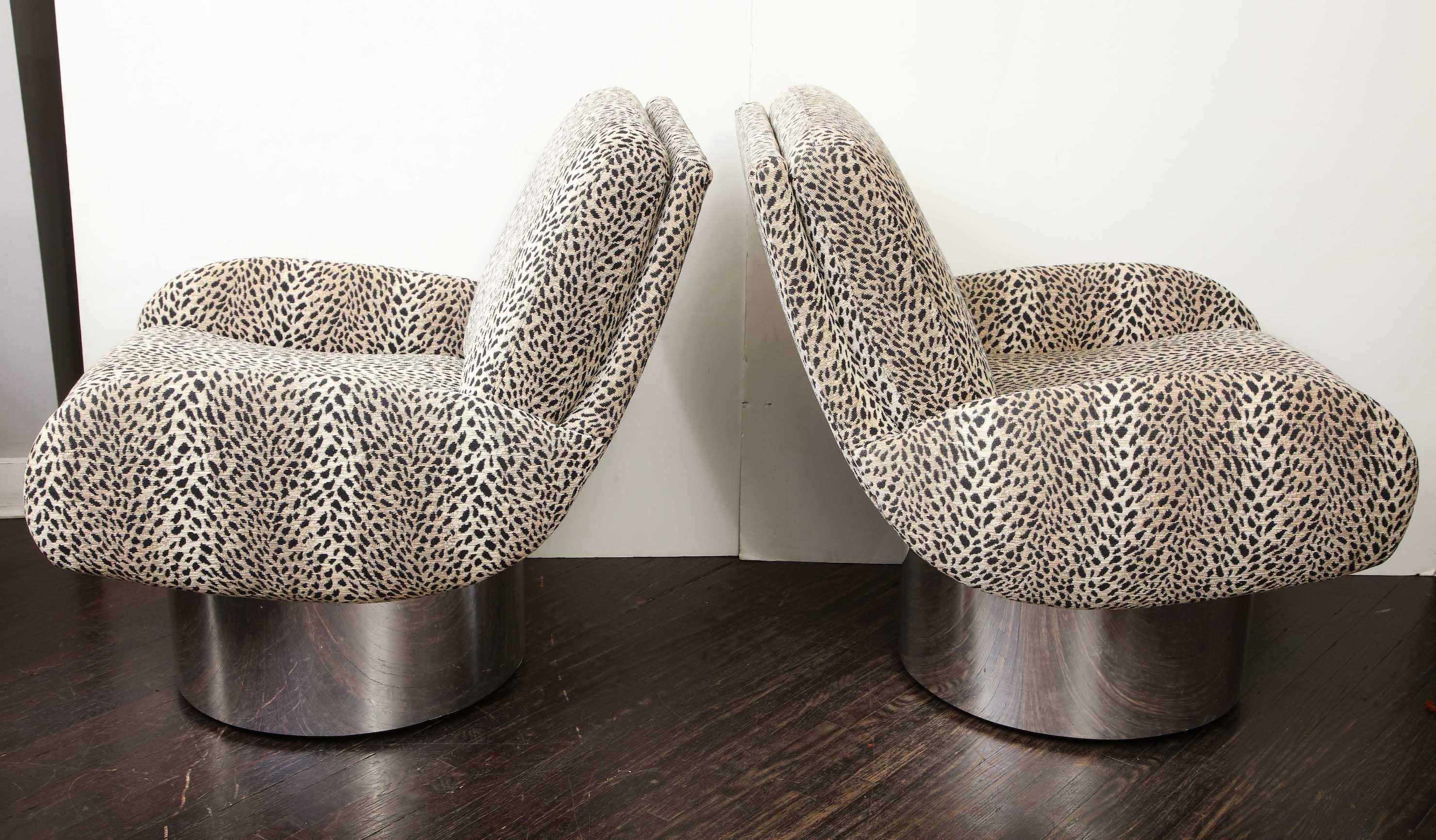 Pair of Leon Rosen Swivel Chairs In Excellent Condition In New York, NY