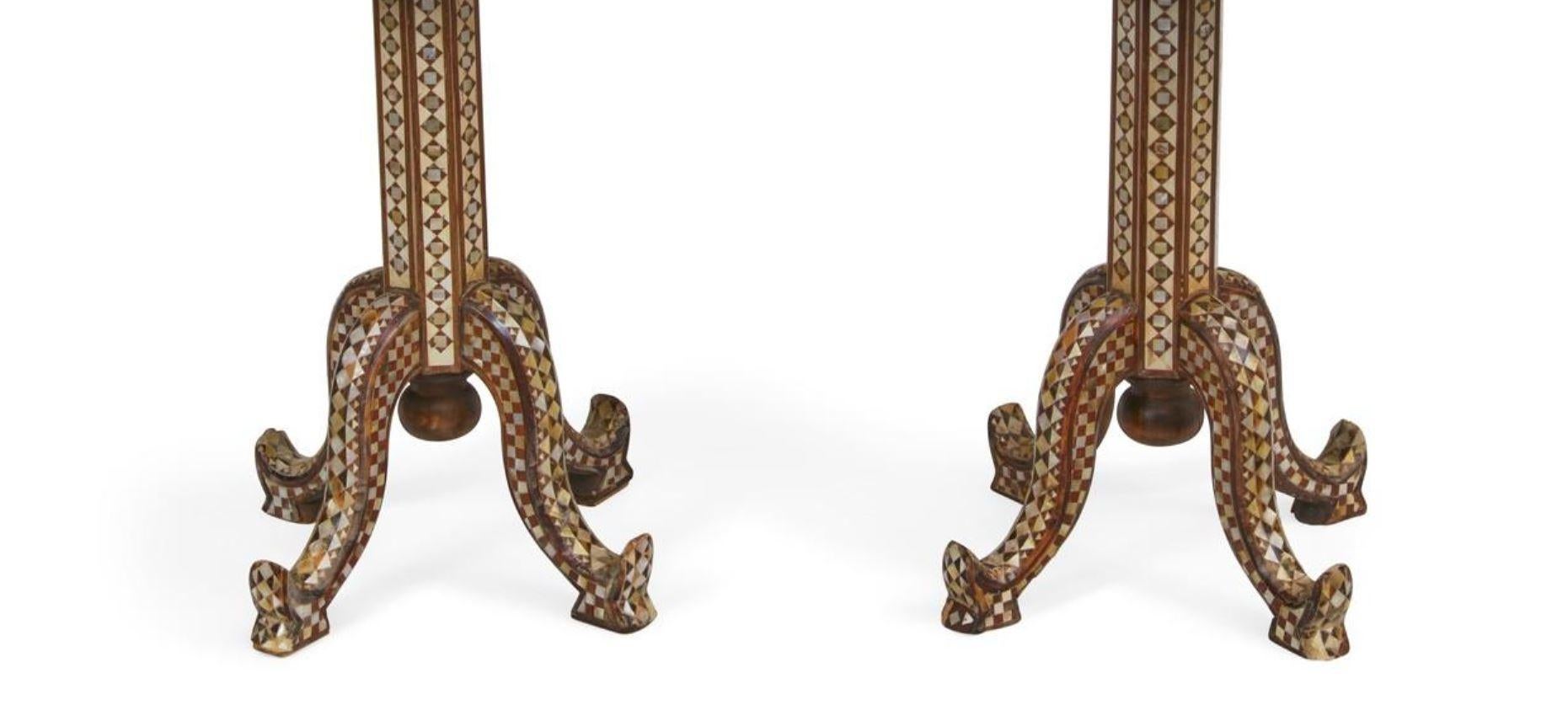 Paar runde Tische mitvantinischen Intarsien, frühes 20. Jahrhundert im Angebot 2
