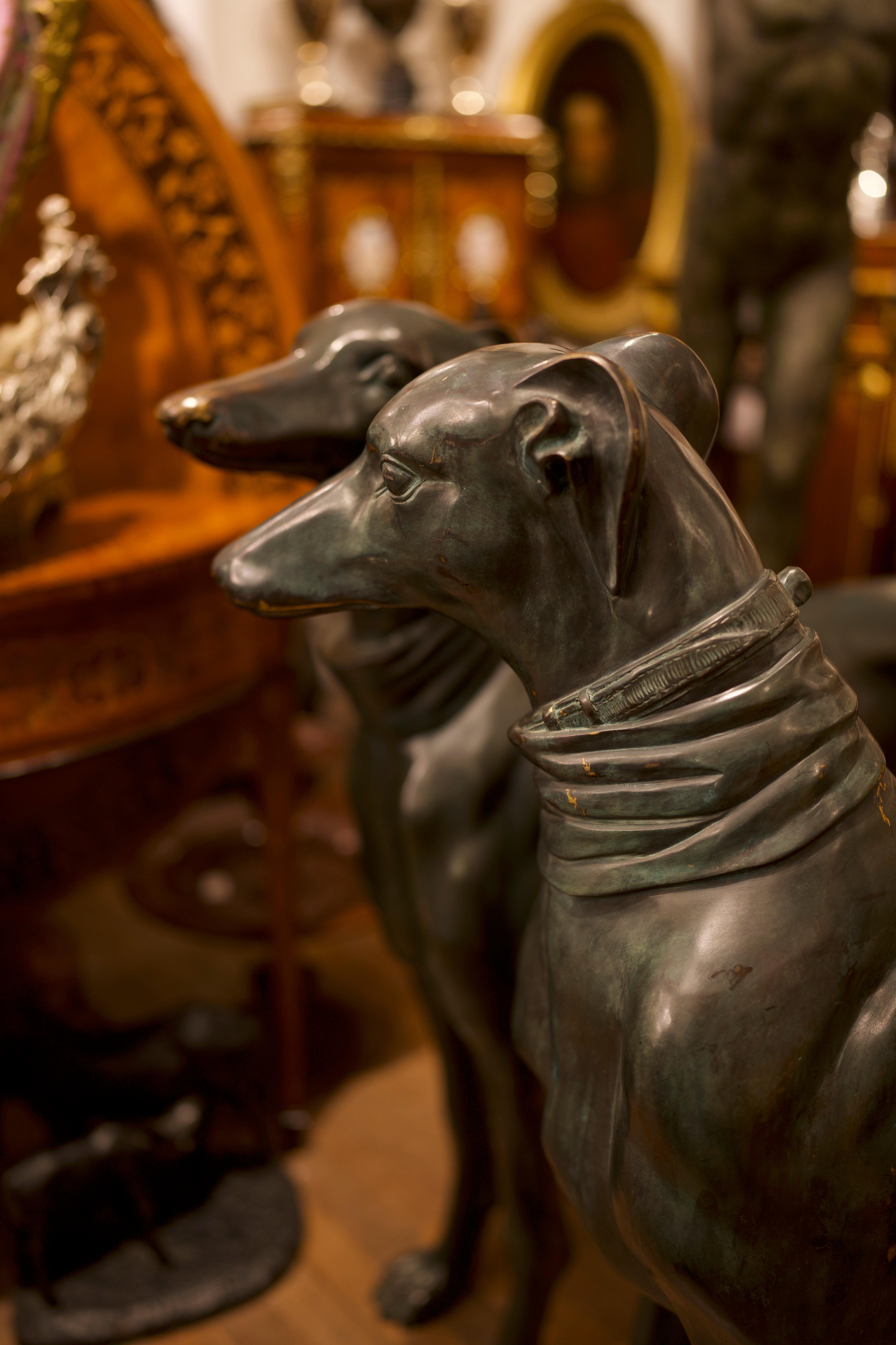 Paar lebensgroße Bronze-Grauerhounds Art-déco-Hunde, Art déco, 20. Jahrhundert  im Angebot 3