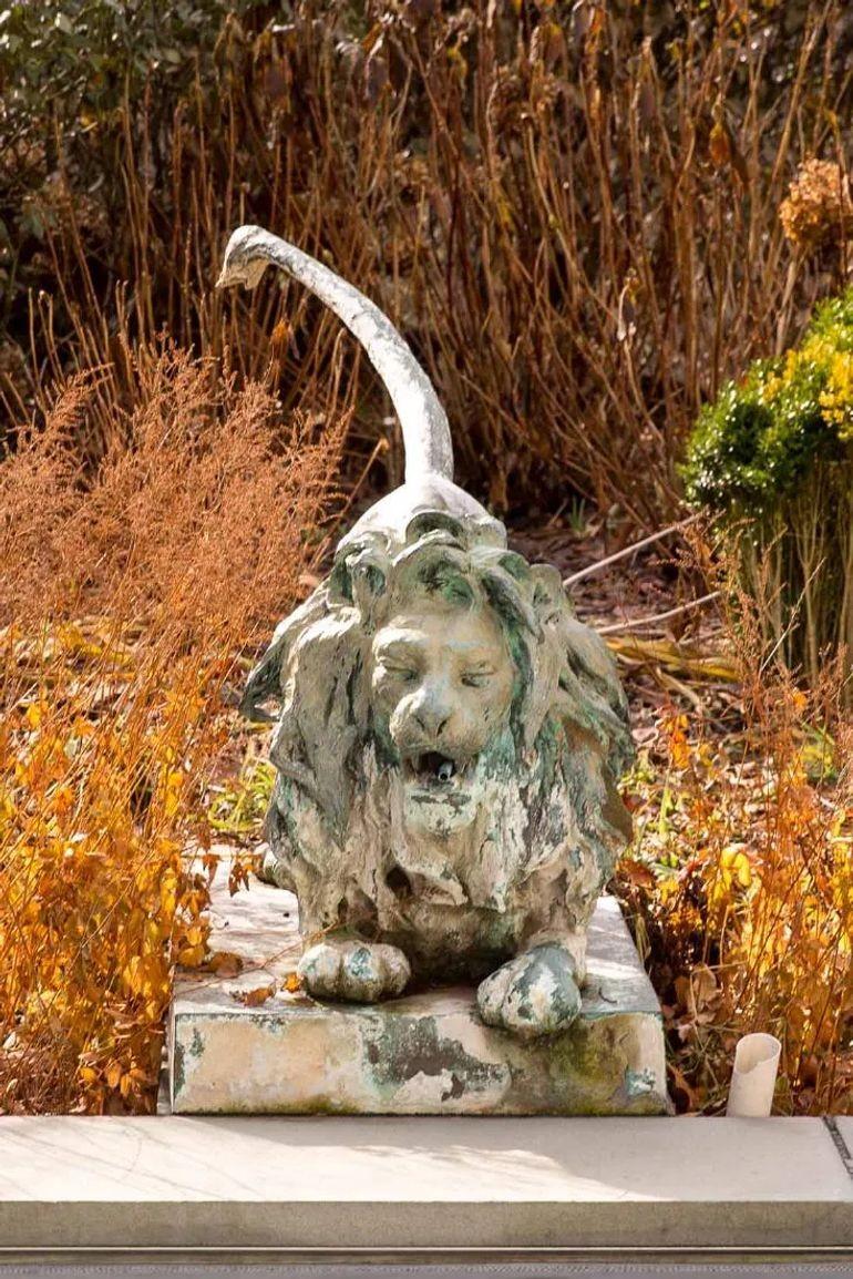 Fontaines en forme de lion, statues d'extérieur grandeur nature, bronze patiné, Angleterre, années 1860 en vente 12