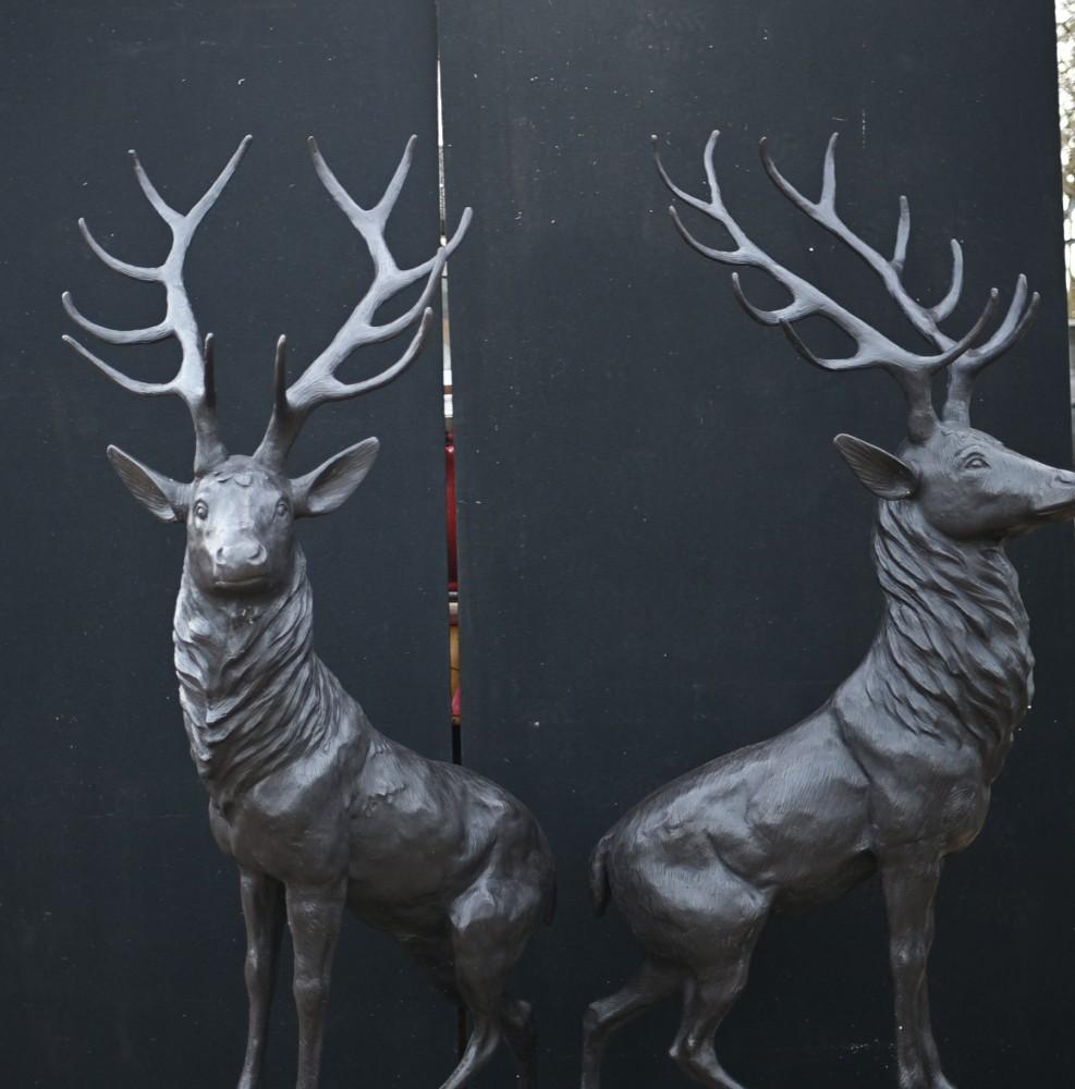 Fin du 20e siècle Paire de cerfs grandeur nature en bronze des Highlands écossais d'Elk en vente