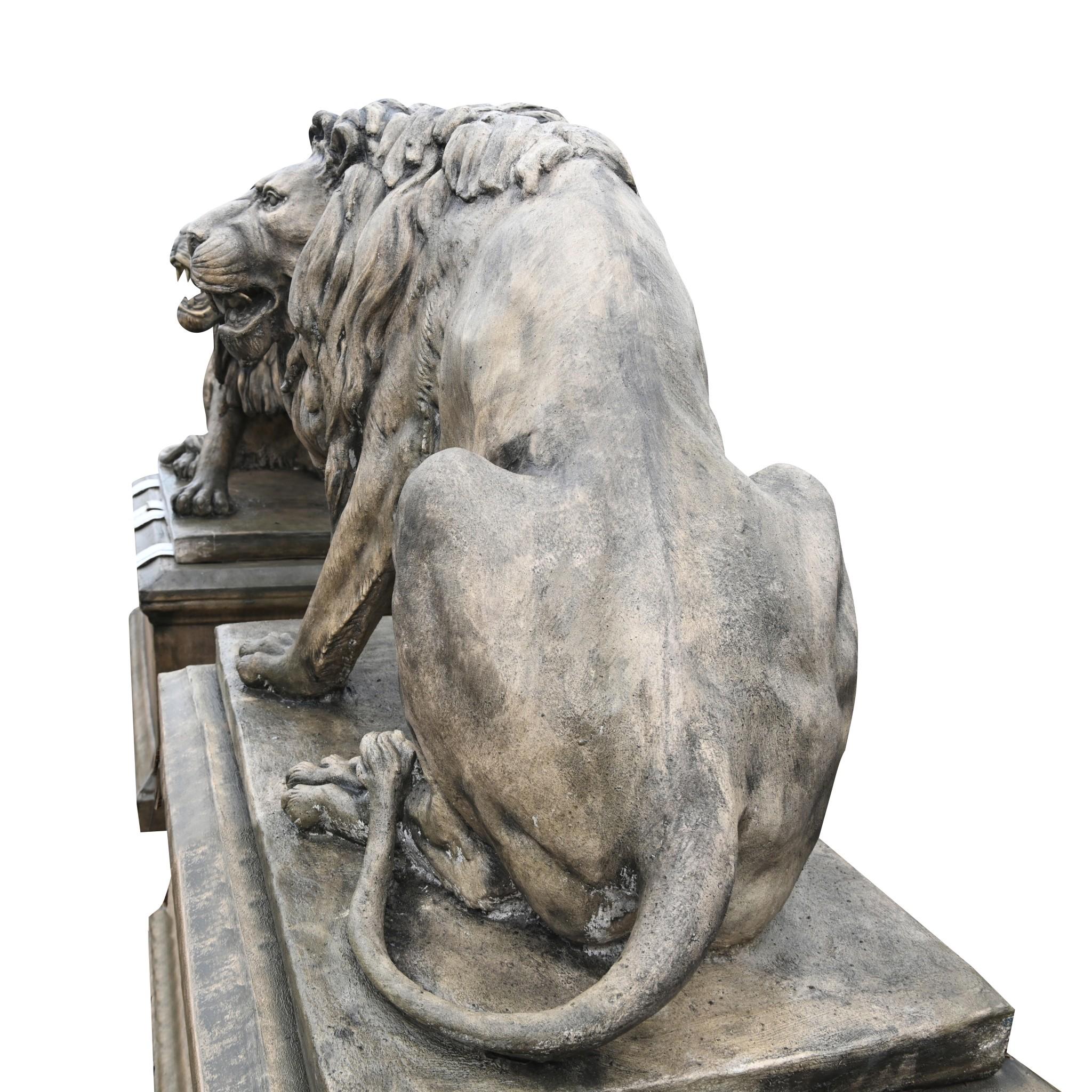 Pareja de estatuas de portero león a tamaño natural Casa de campo de piedra en venta 4