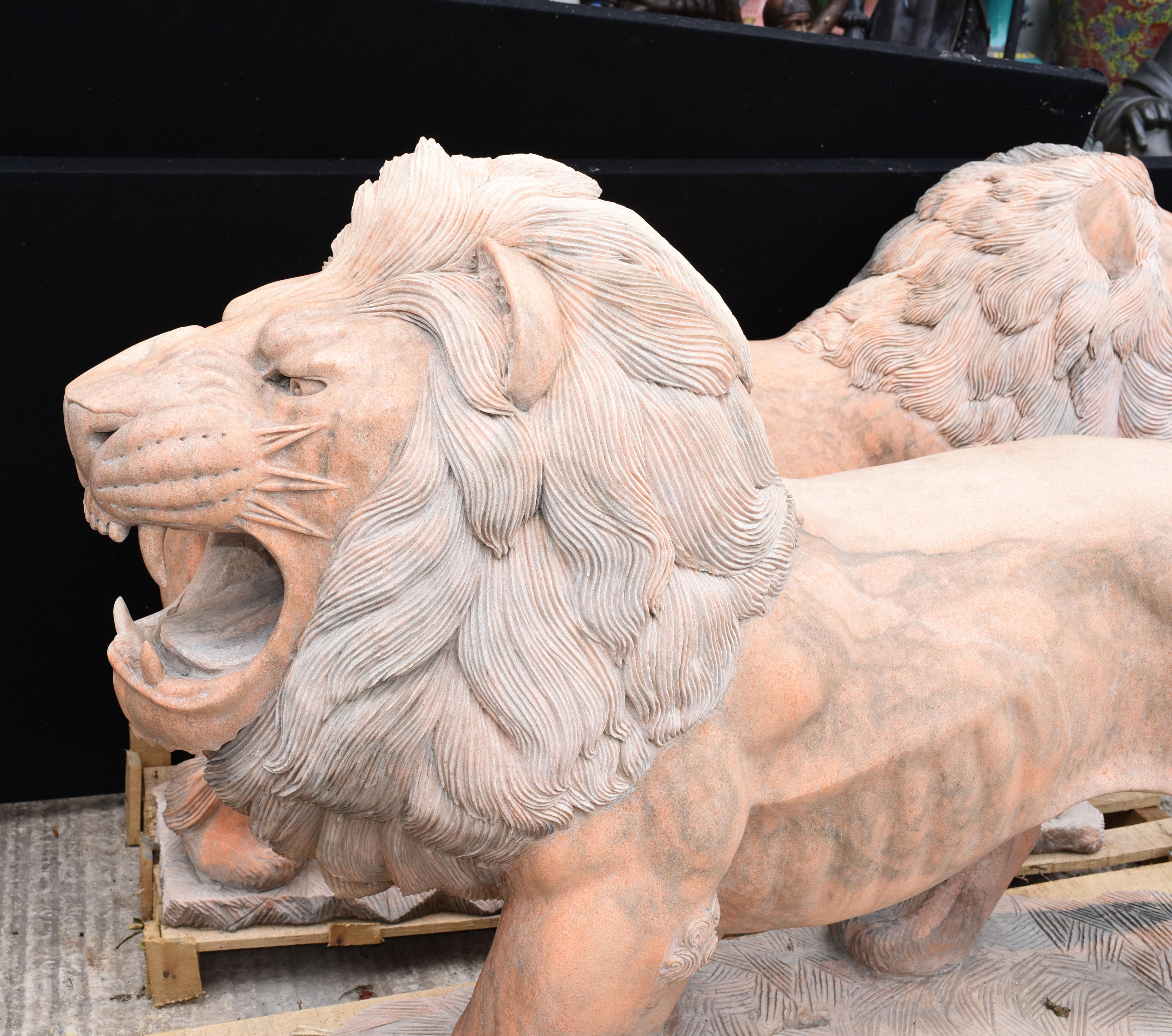 Paire de lions grandeur nature en marbre rose Lion Gatekeepers Medici Garden en vente 5