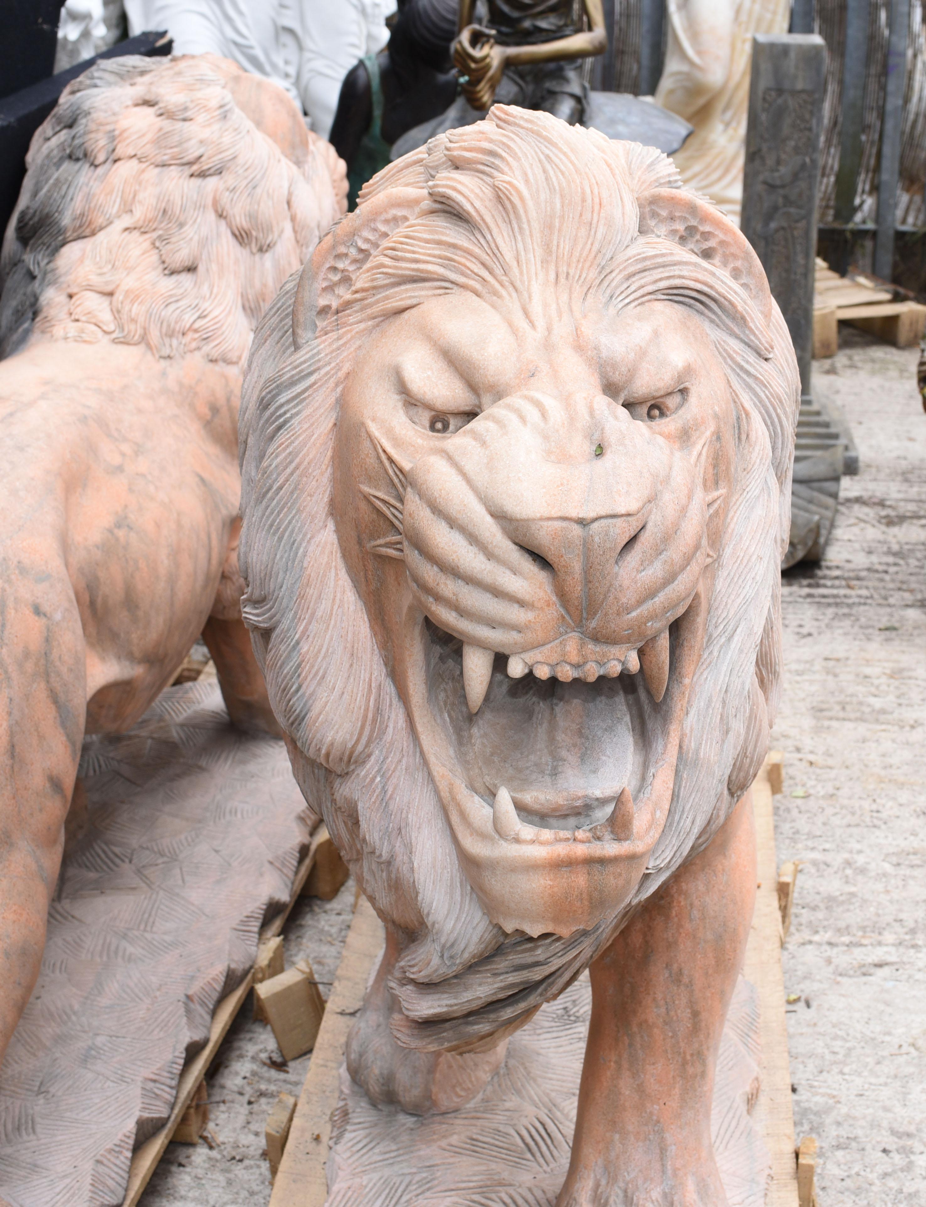 Paire de lions grandeur nature en marbre rose Lion Gatekeepers Medici Garden en vente 8