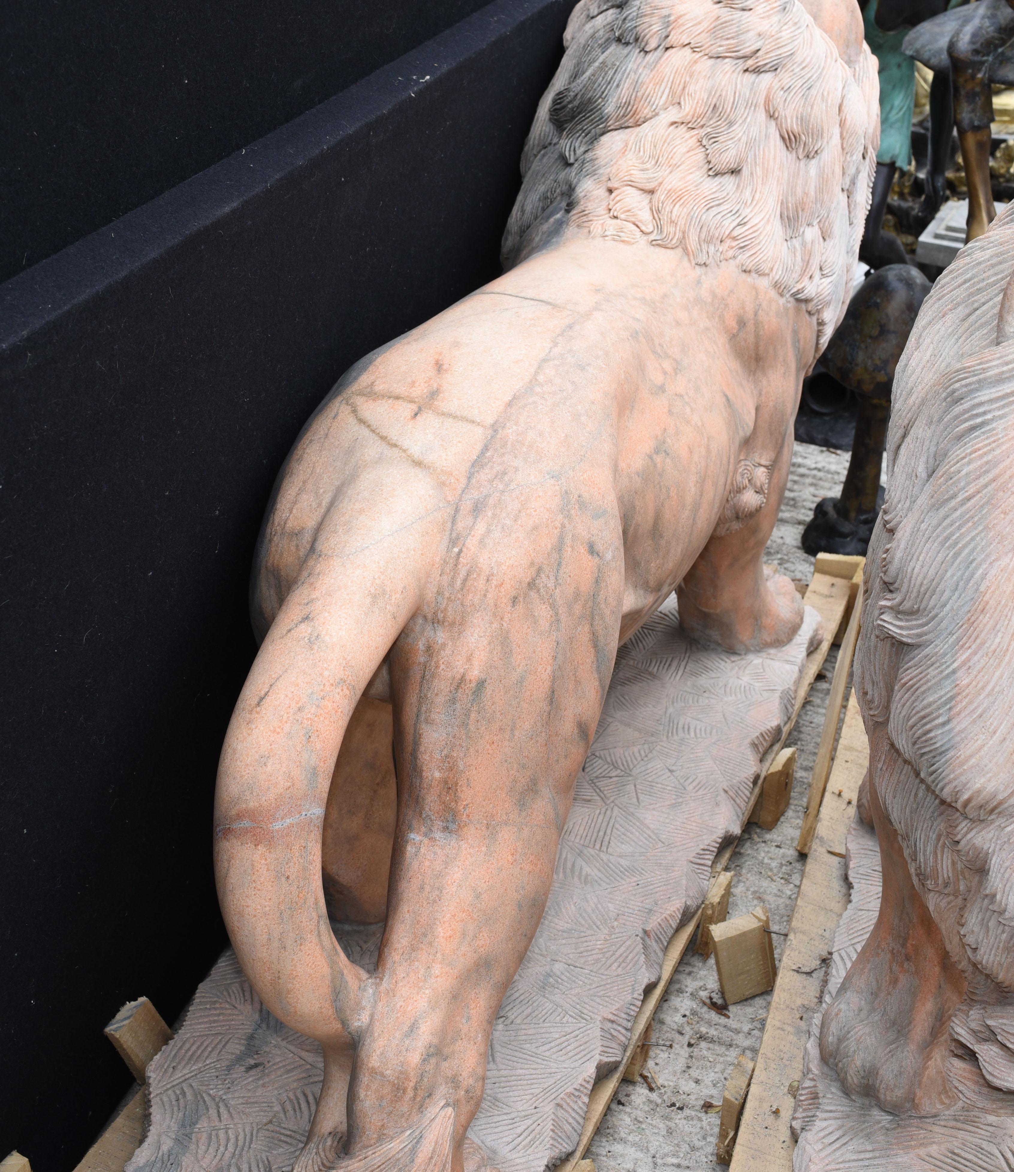 Paire de lions grandeur nature en marbre rose Lion Gatekeepers Medici Garden Bon état - En vente à Potters Bar, GB