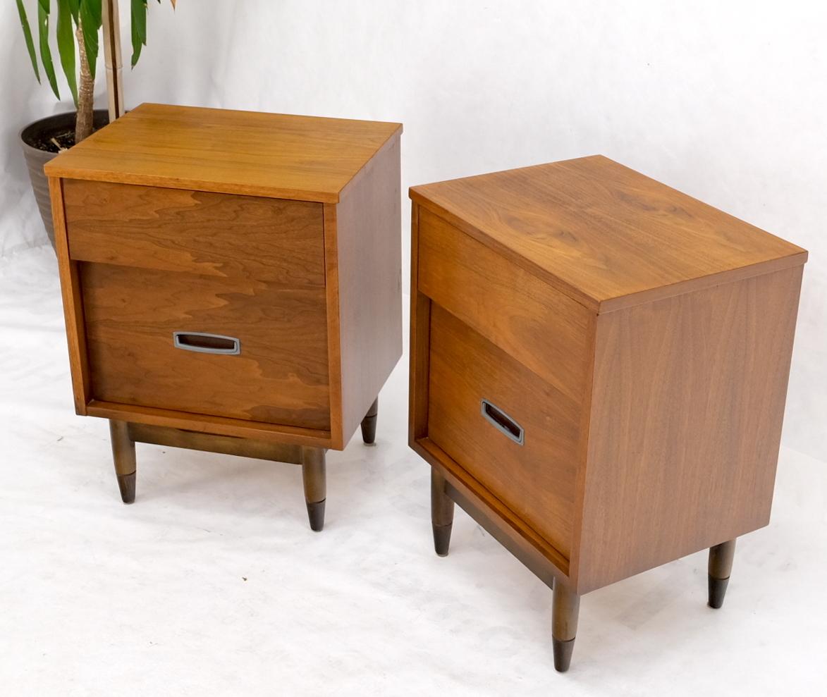 Pair Light American Walnut Two Drawers End Tables Nightstands Cabinets Dowel Leg For Sale 4