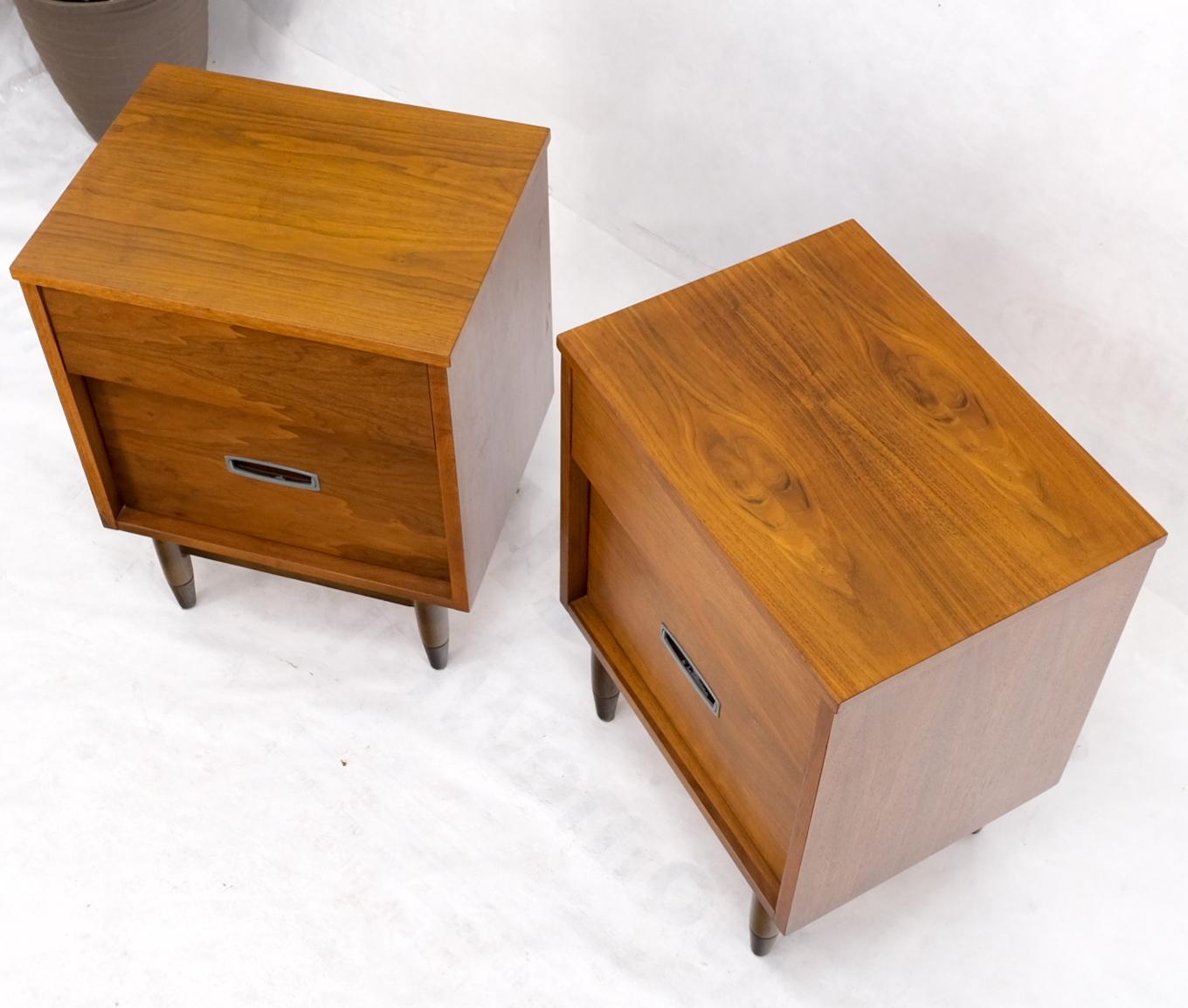 Pair Light American Walnut Two Drawers End Tables Nightstands Cabinets Dowel Leg For Sale 5