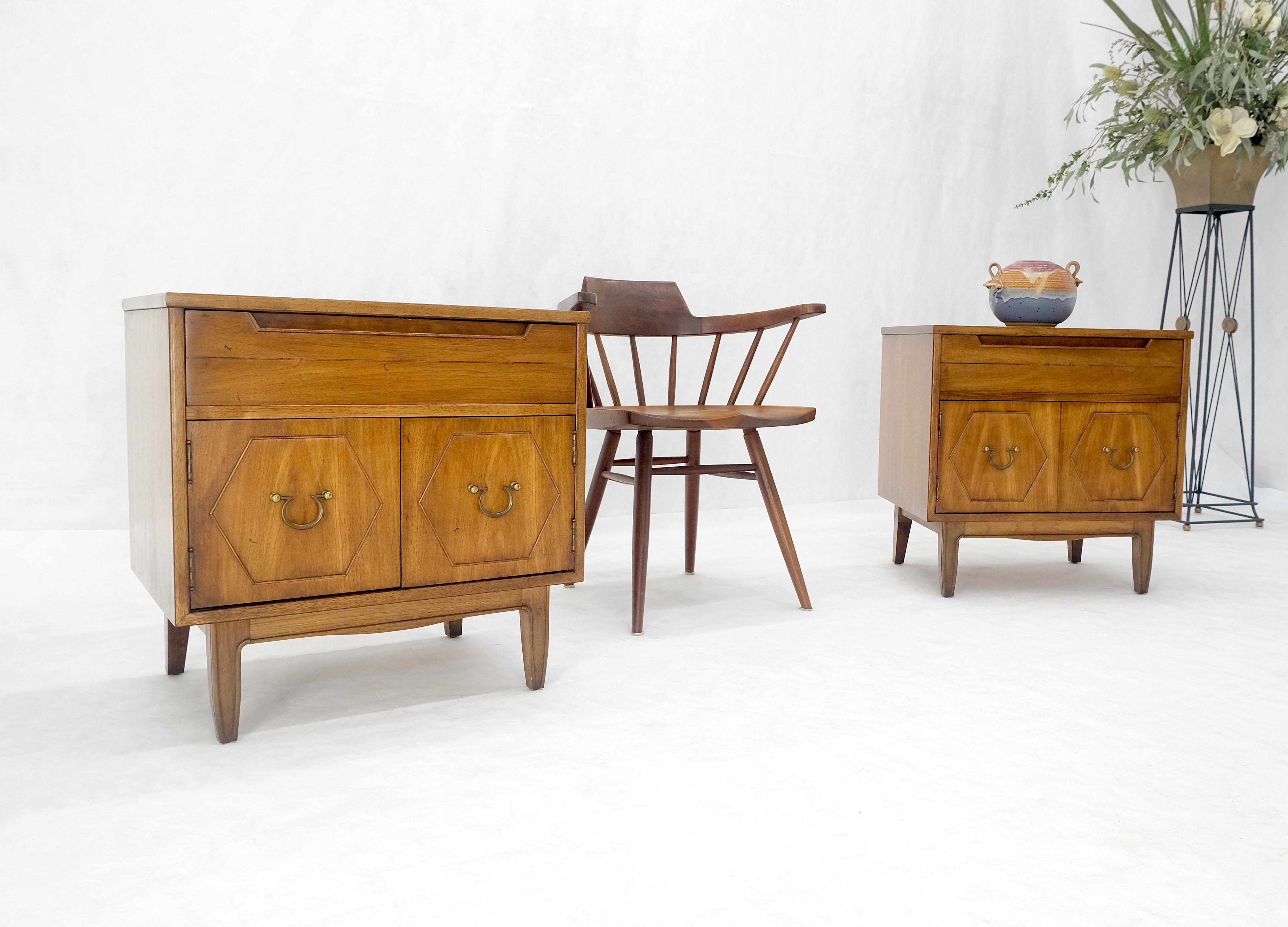 Pair Light Walnut One Drawer Two Doors Solid Brass Bucked Pulls Nightstands MINT For Sale 4