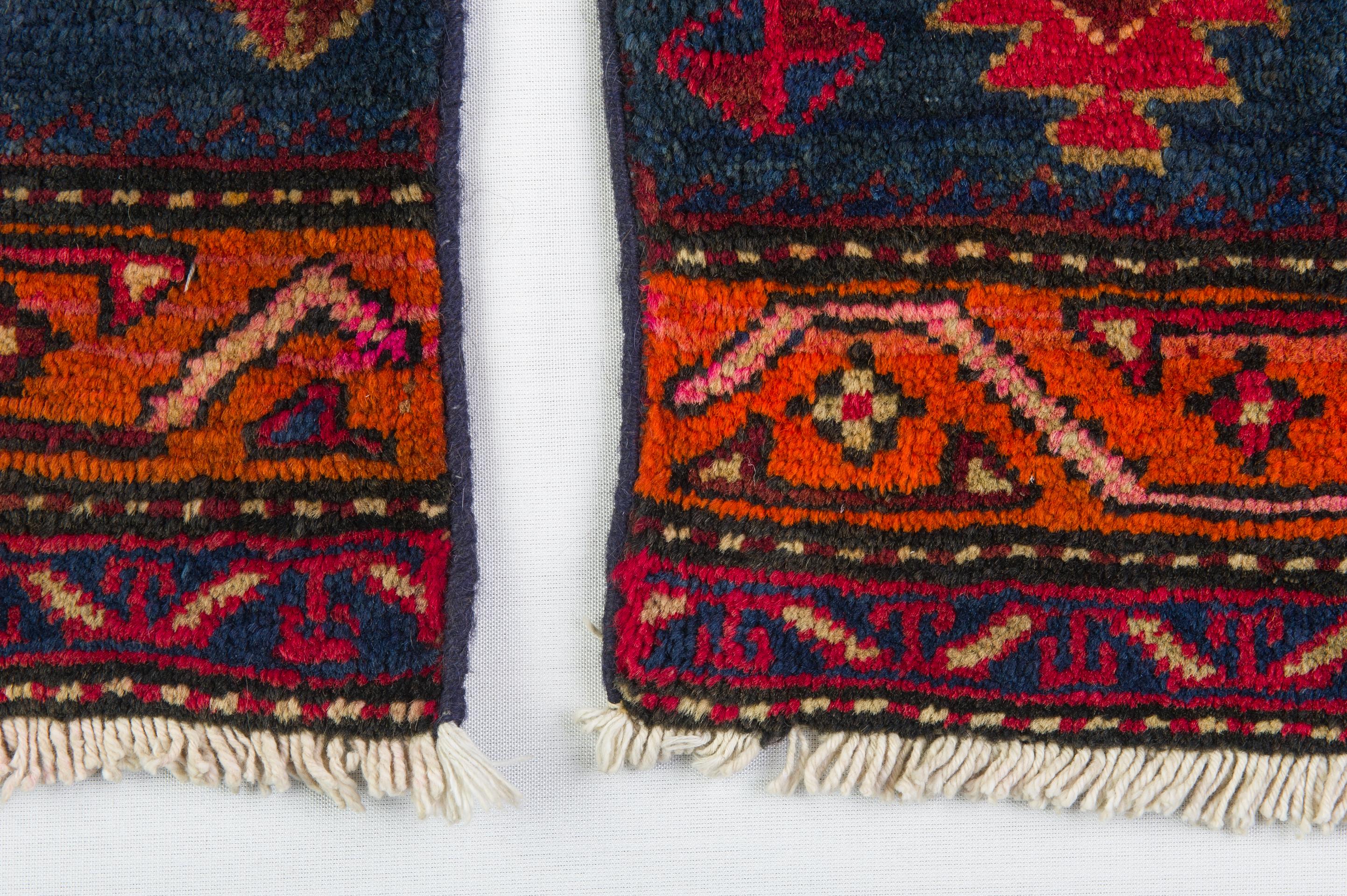 Paar kleine Kurdestan-Teppiche, auch für Kissen im Angebot 1