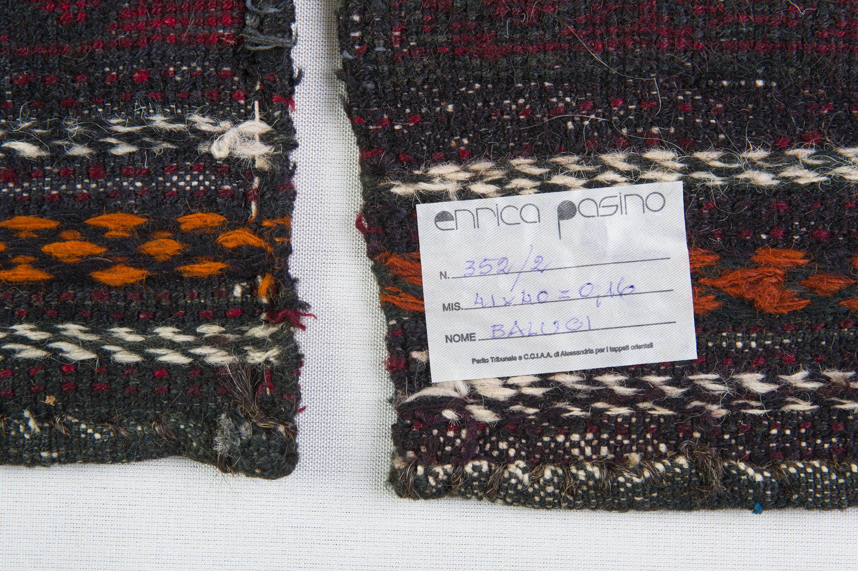 Par de Alfombras Balucestán Antiguas también para Cojines Otro en venta