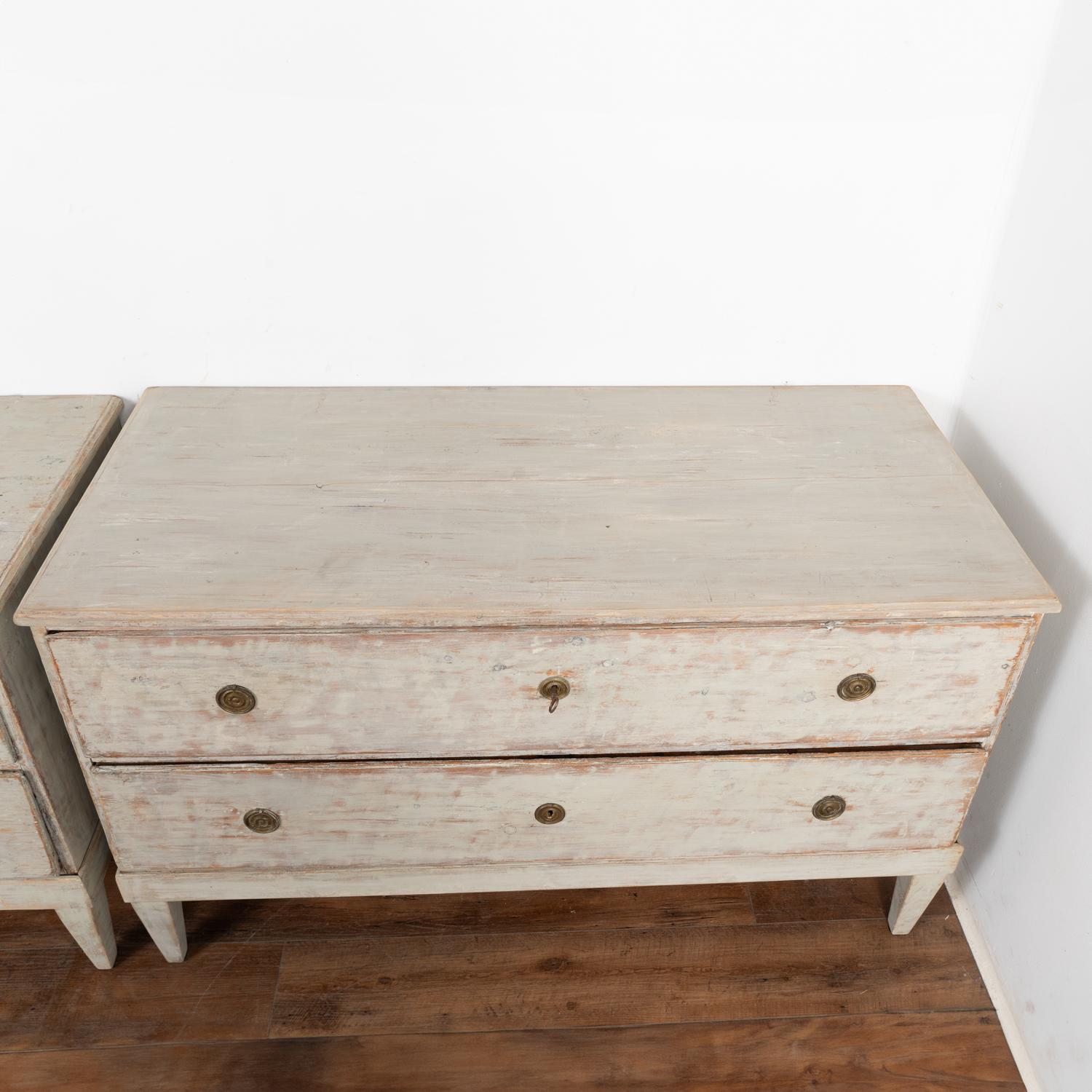 Pair, Long Gray Painted Pine Chests of Two Drawers, Sweden circa 1800-40 For Sale 3