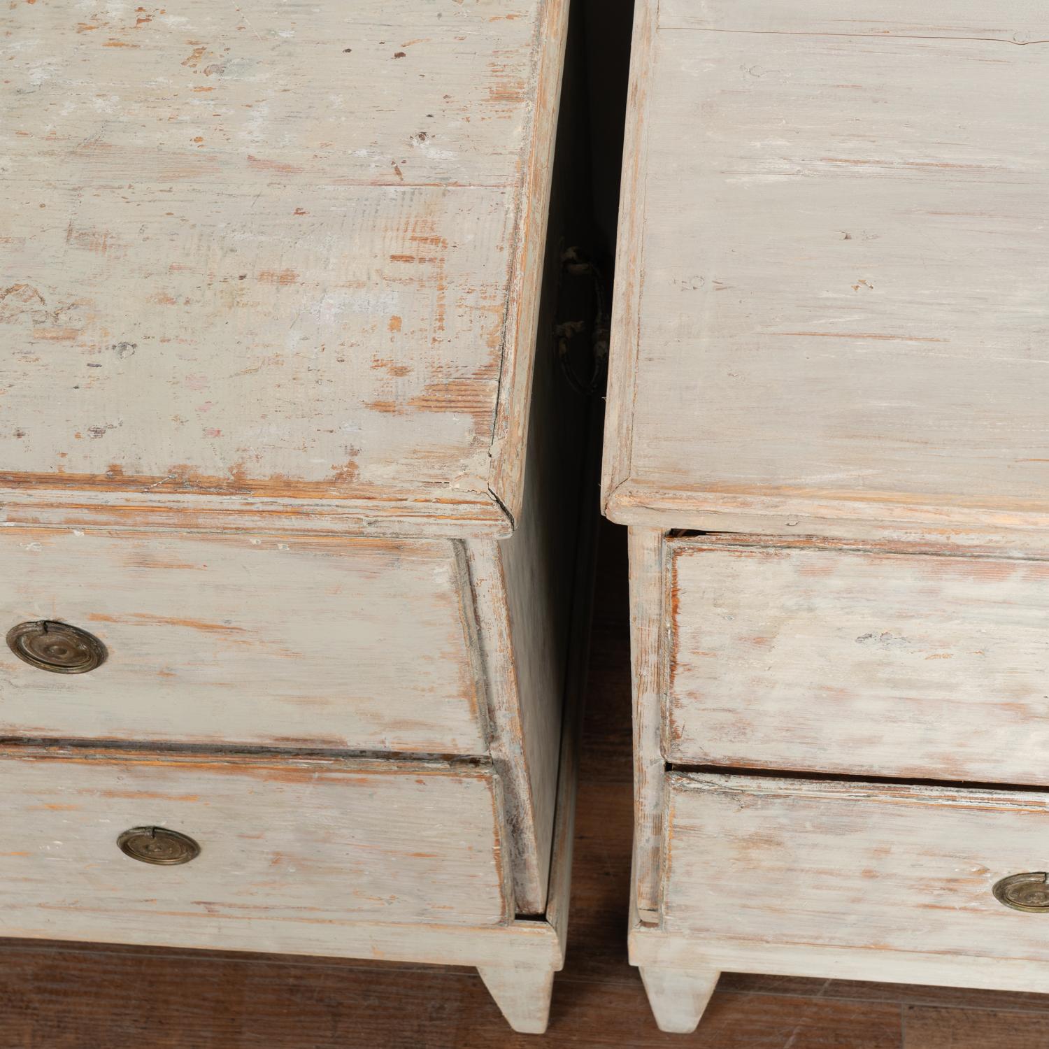 Pair, Long Gray Painted Pine Chests of Two Drawers, Sweden circa 1800-40 For Sale 4
