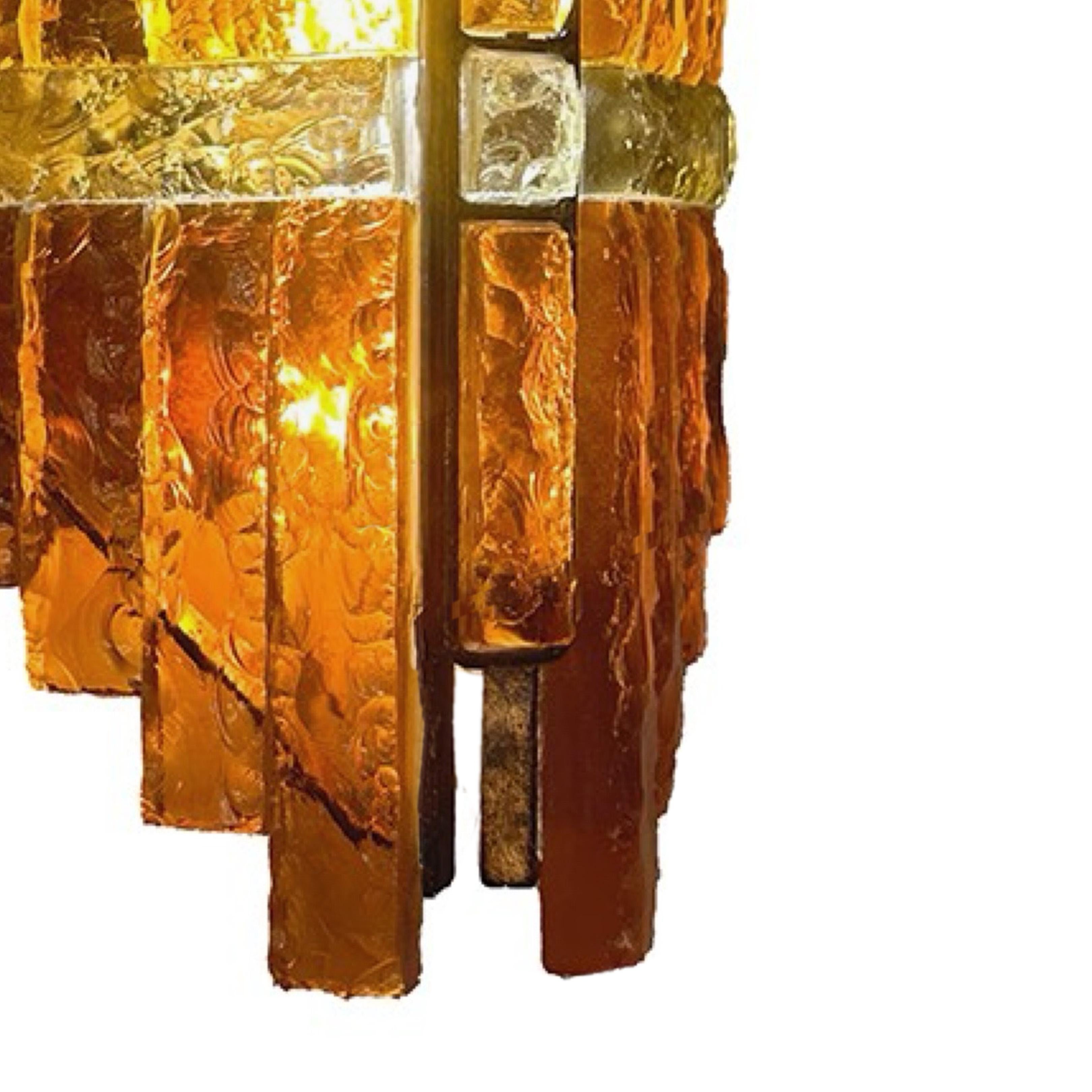 Paire d'appliques en verre de Murano martelé et fer forgé, ambre et topaze, de Longobard Bon état - En vente à New York, NY