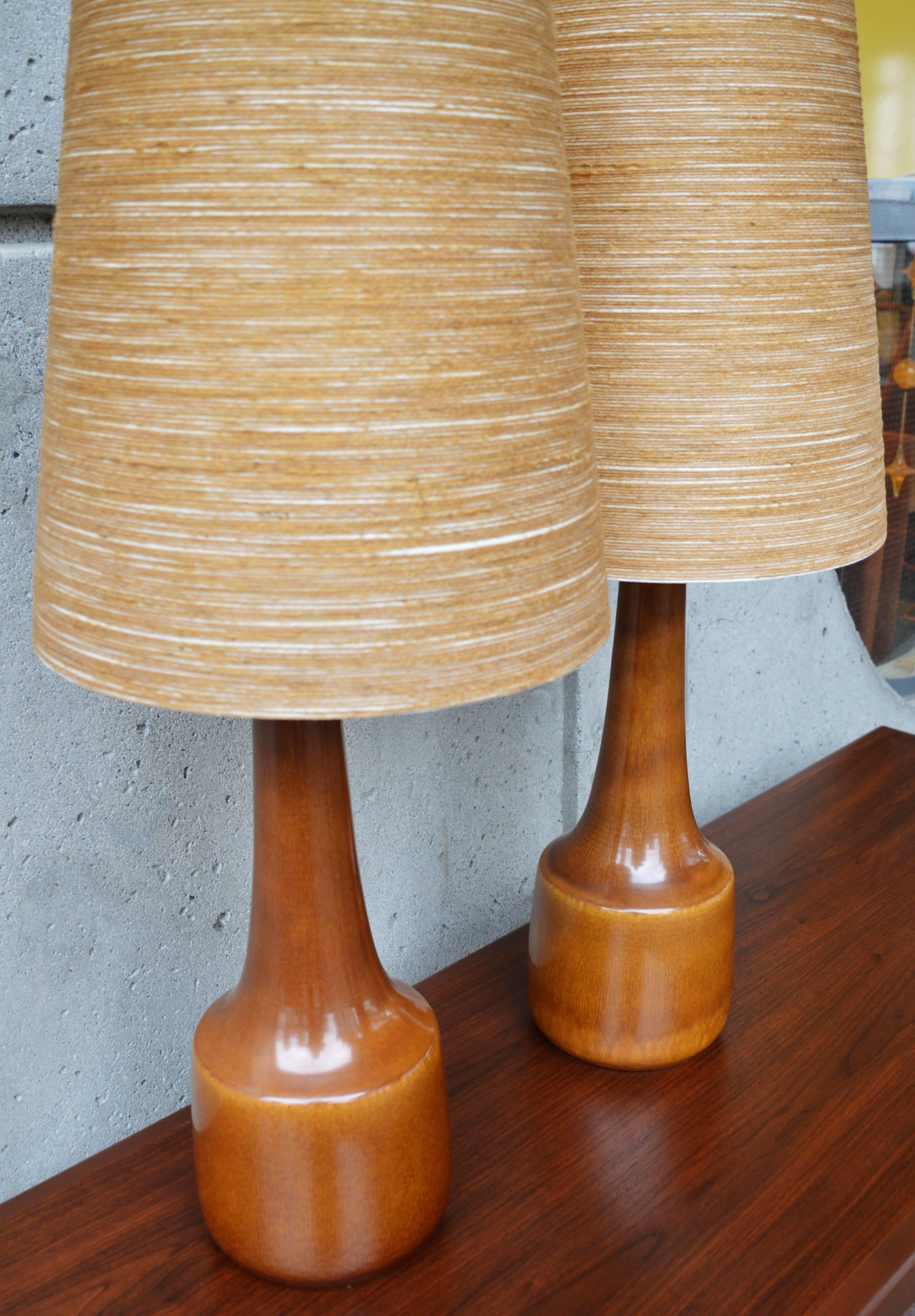 Lotte & Gunnar Bostlund Caramel Ceramic Lamps, Fibreglass Shades with Jute, Pair 2