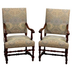 Paire de Fauteuils en Noyer de style Louis XIV