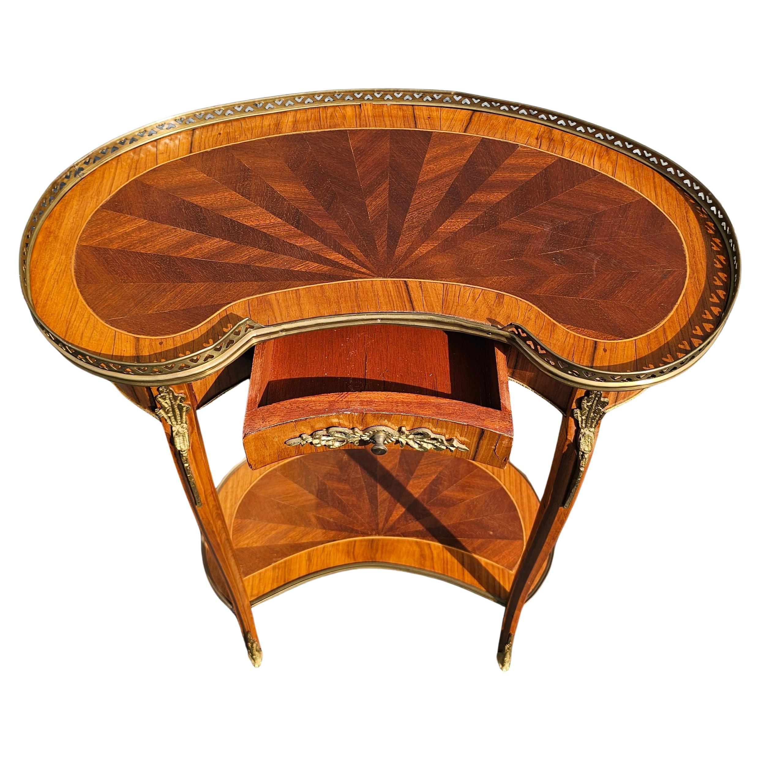 Paar Louis XV Ormolu montiert vergoldet Tulipwood und Kingwood Tisch Ambulante im Angebot 2