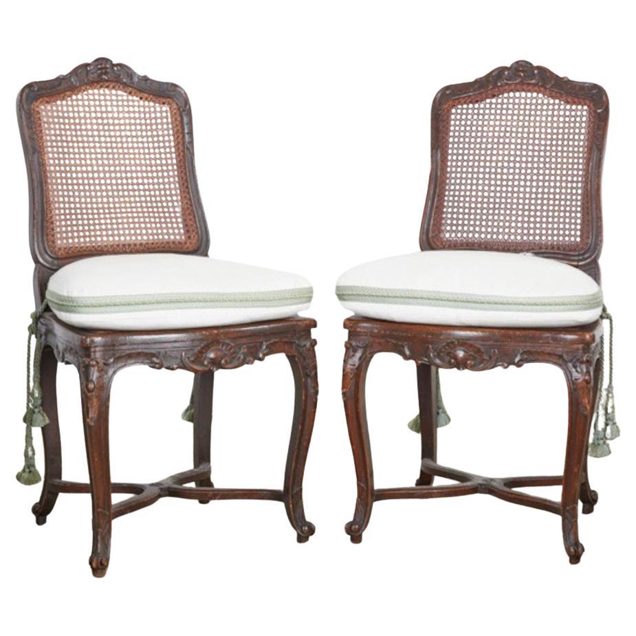 Paire de chaises d'appoint de style Louis XV/Régence