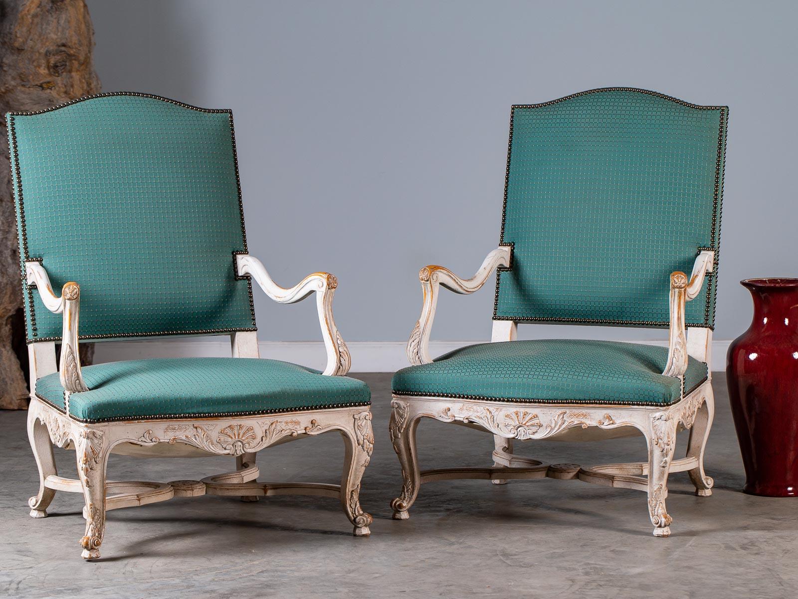 Pair Louis XV Régence Vintage French Painted Arm Chairs Fauteuils, circa 1920 In Good Condition For Sale In Houston, TX