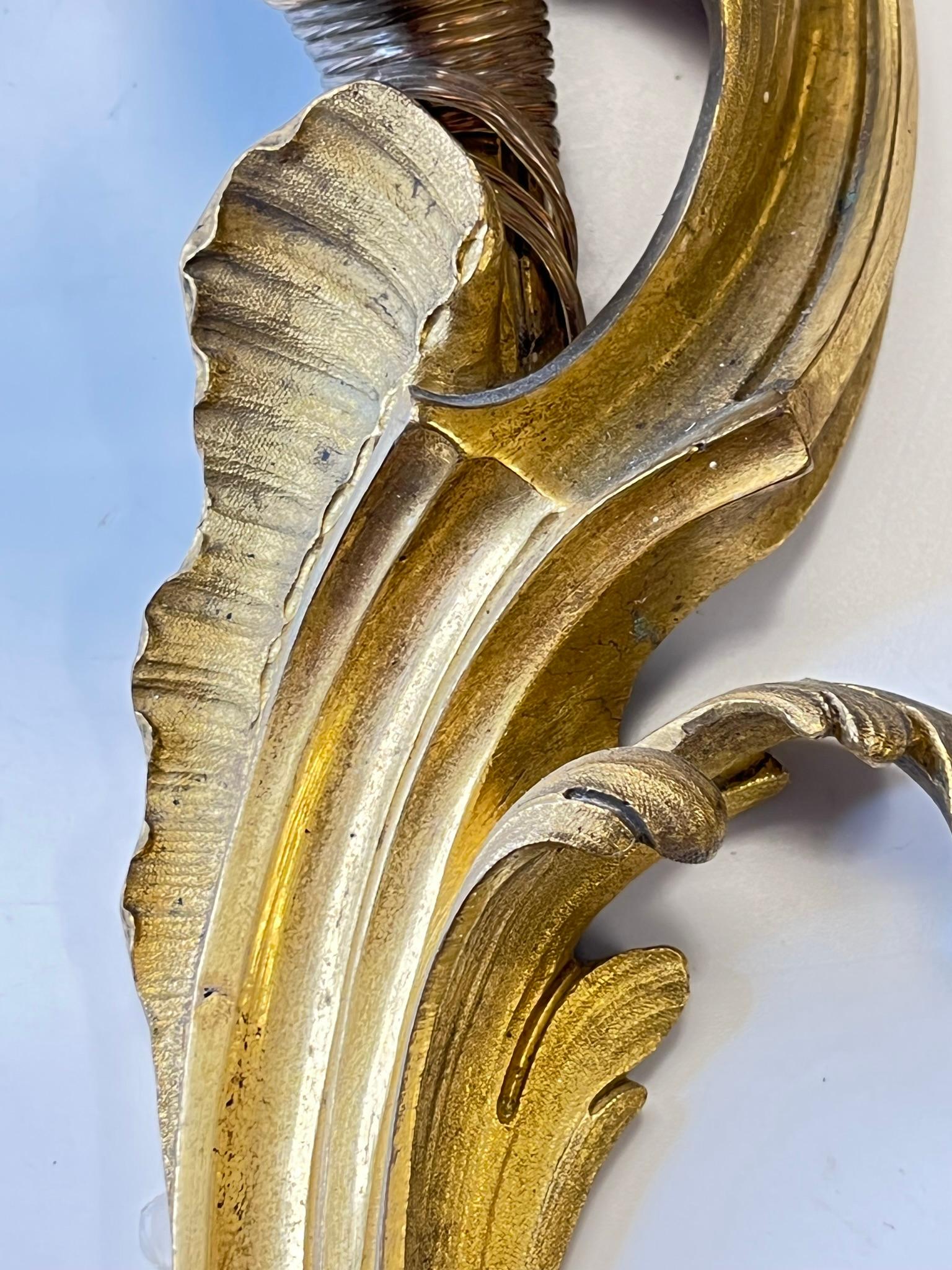 Paire d'appliques à deux lumières de style rococo Louis XV en bronze doré en vente 5