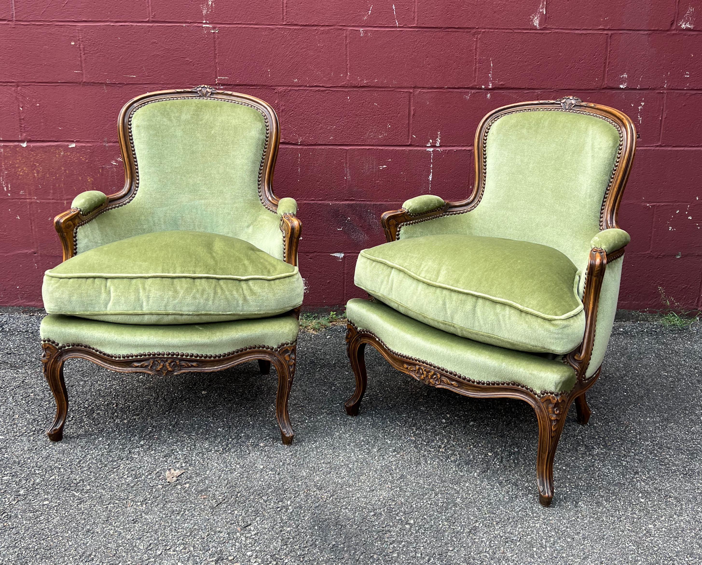 Pair Louis XV Style Armchairs in Green Velvet In Good Condition In Buchanan, NY