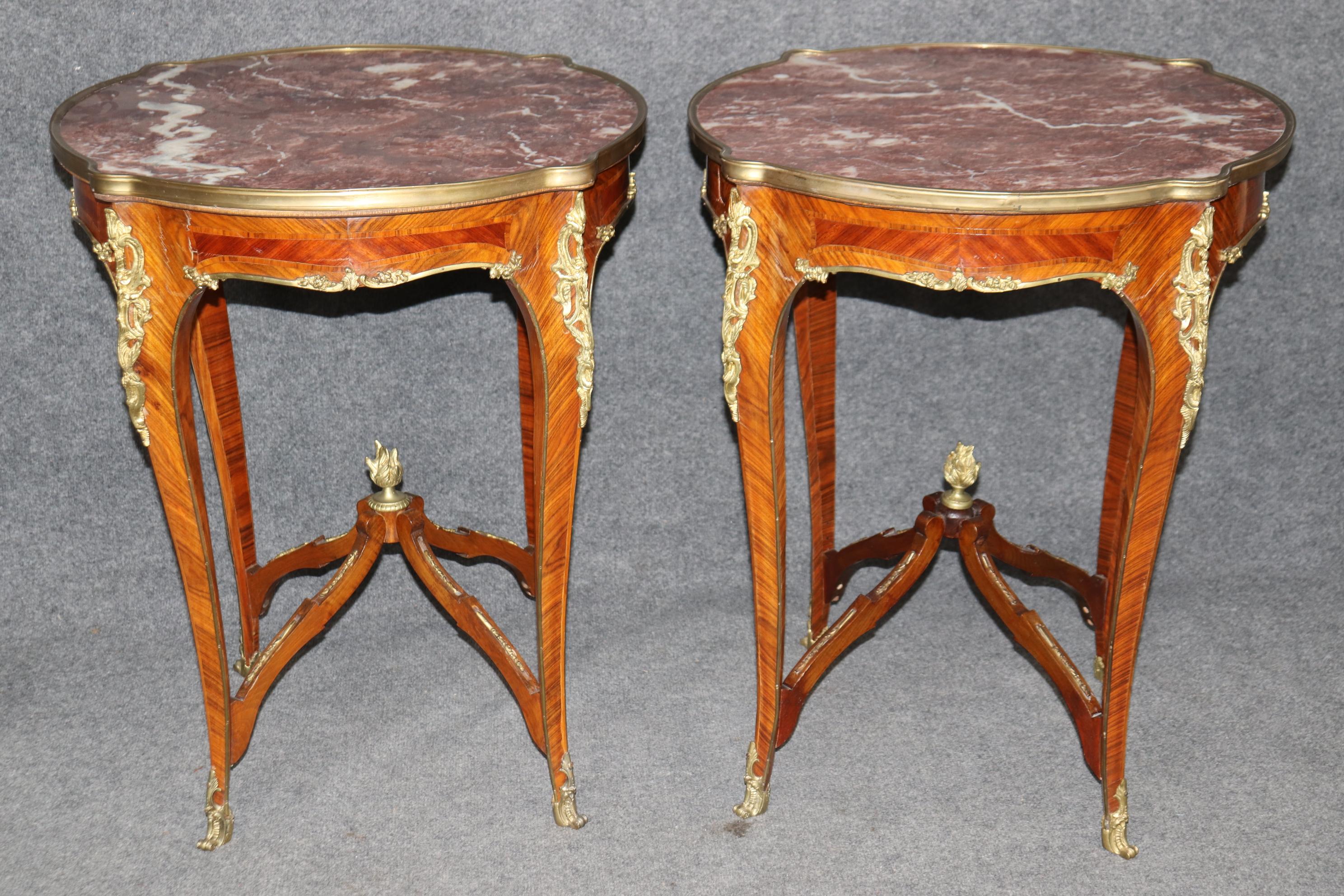 Marbre Paire de style Louis XV monté en bronze Breccia Brown  Tables d'appoint marbre en vente