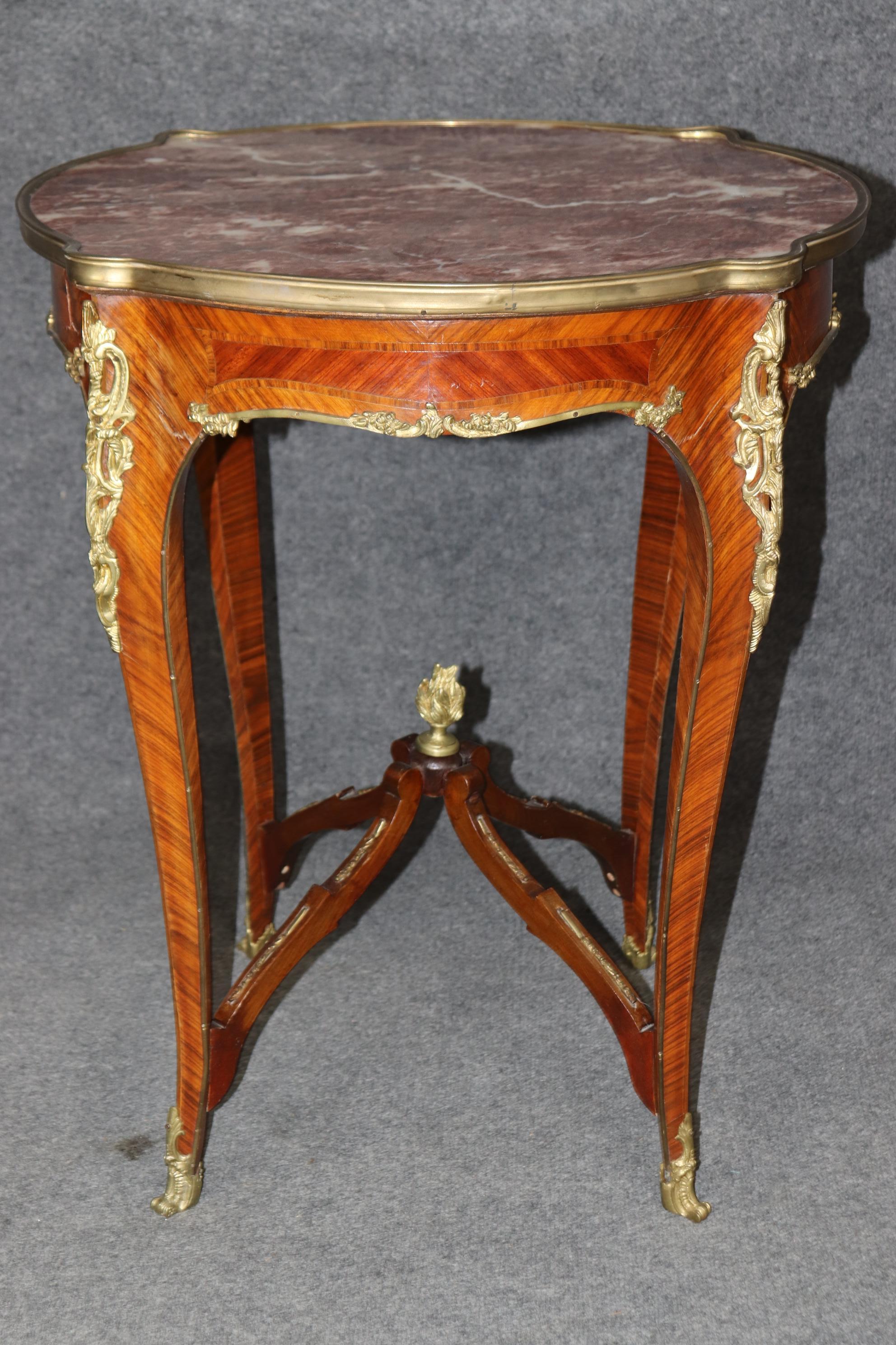 Paire de style Louis XV monté en bronze Breccia Brown  Tables d'appoint marbre en vente 1