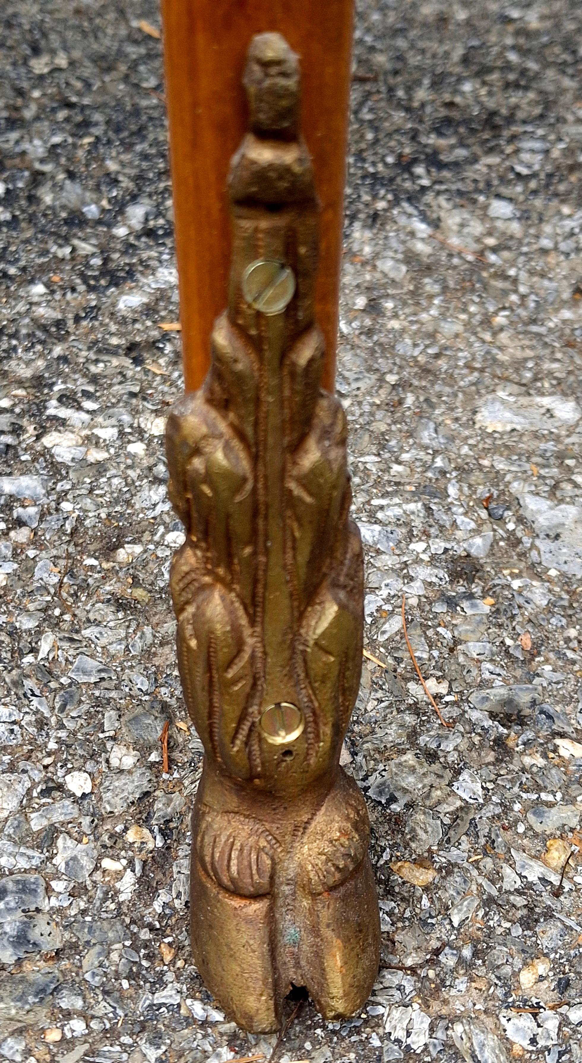 Pareja de mesas auxiliares de caoba dorada con montura de metal y parquet estilo Luis XV Nogal en venta