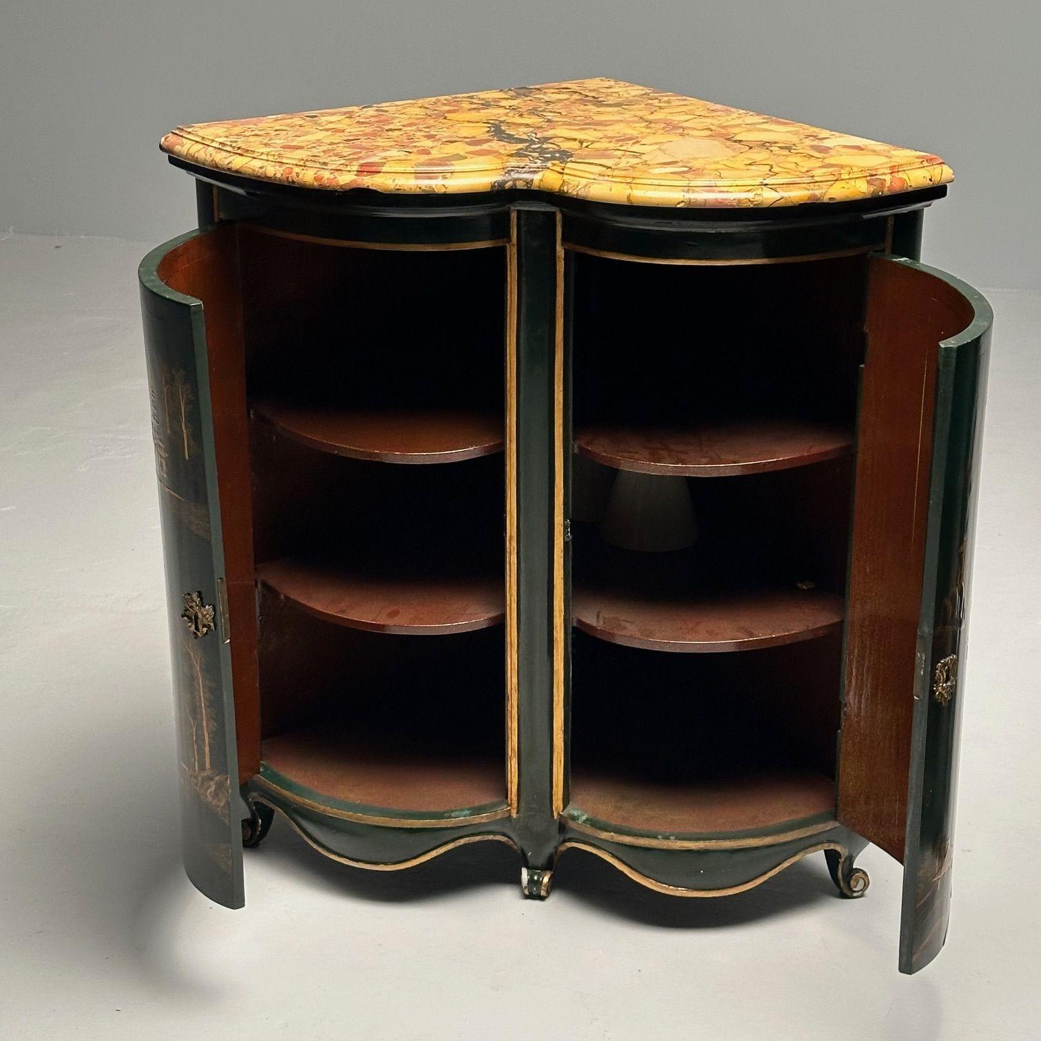 Paire d'armoires d'angle de style Louis XV en laque japonaise, provenance Christies en vente 9