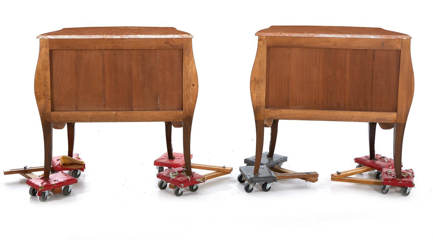 XX secolo Coppia di commodes in stile Luigi XV in legno di Re e marmo con piano in marmo, 20° secolo in vendita