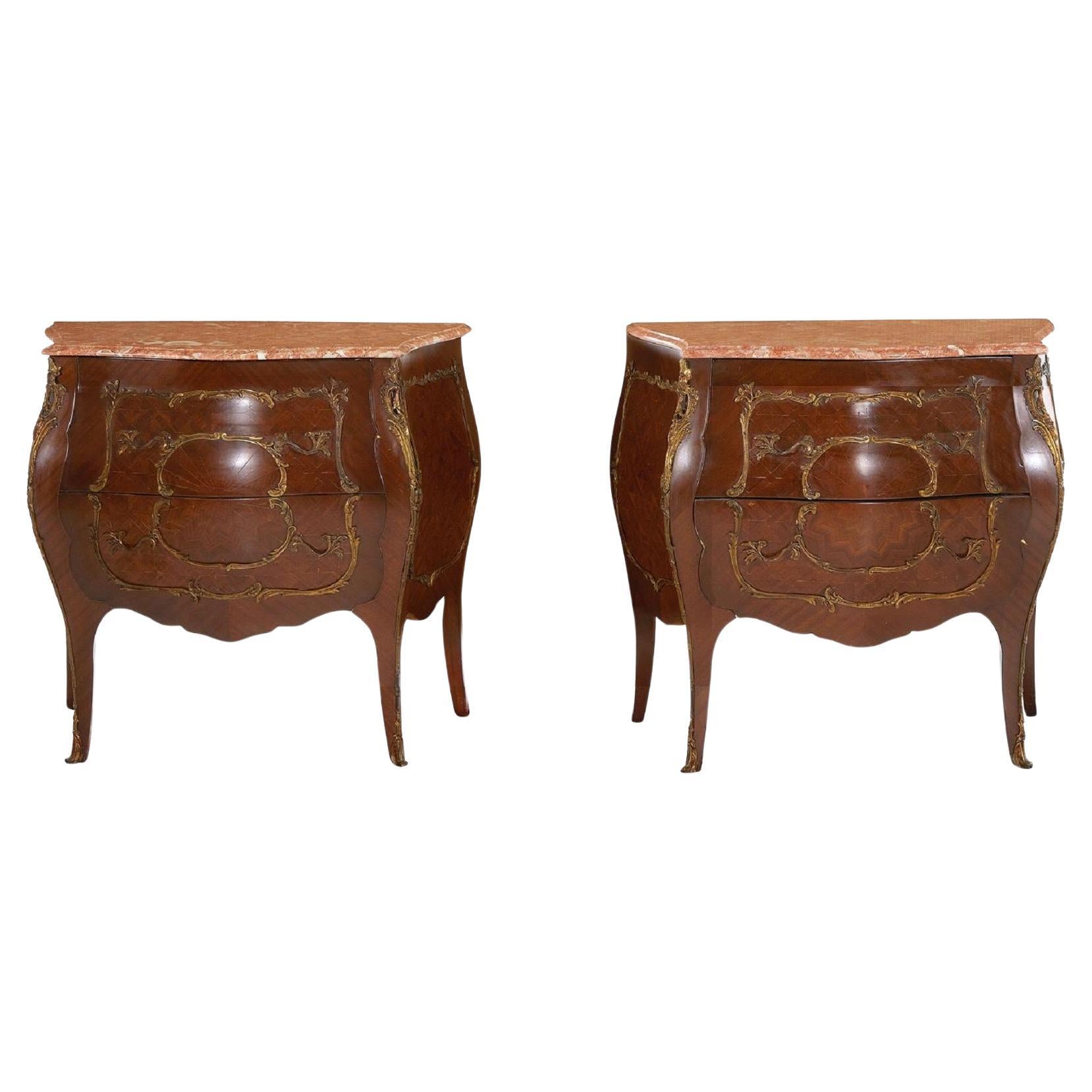 Coppia di commodes in stile Luigi XV in legno di Re e marmo con piano in marmo, 20° secolo