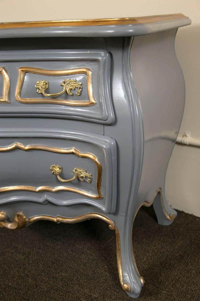North American Pair Louis XV Style Parcel Paint and Gilt Decorated Bombe Commodes Nightstands