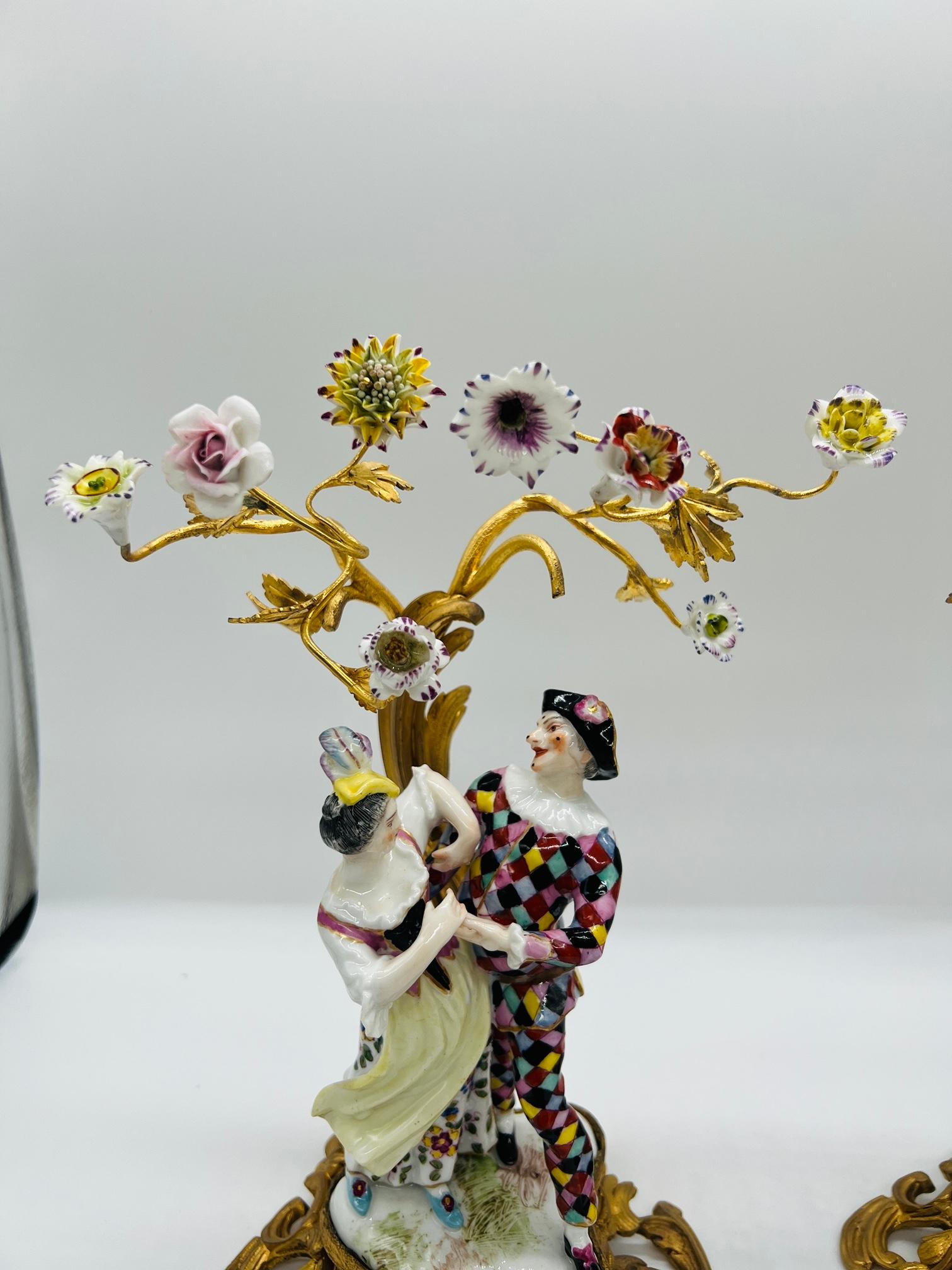 Pareja, Figuras Florales de Porcelana Estilo Luis XV Firmadas en Bronce Dorado y Samson C 1880 en venta 5