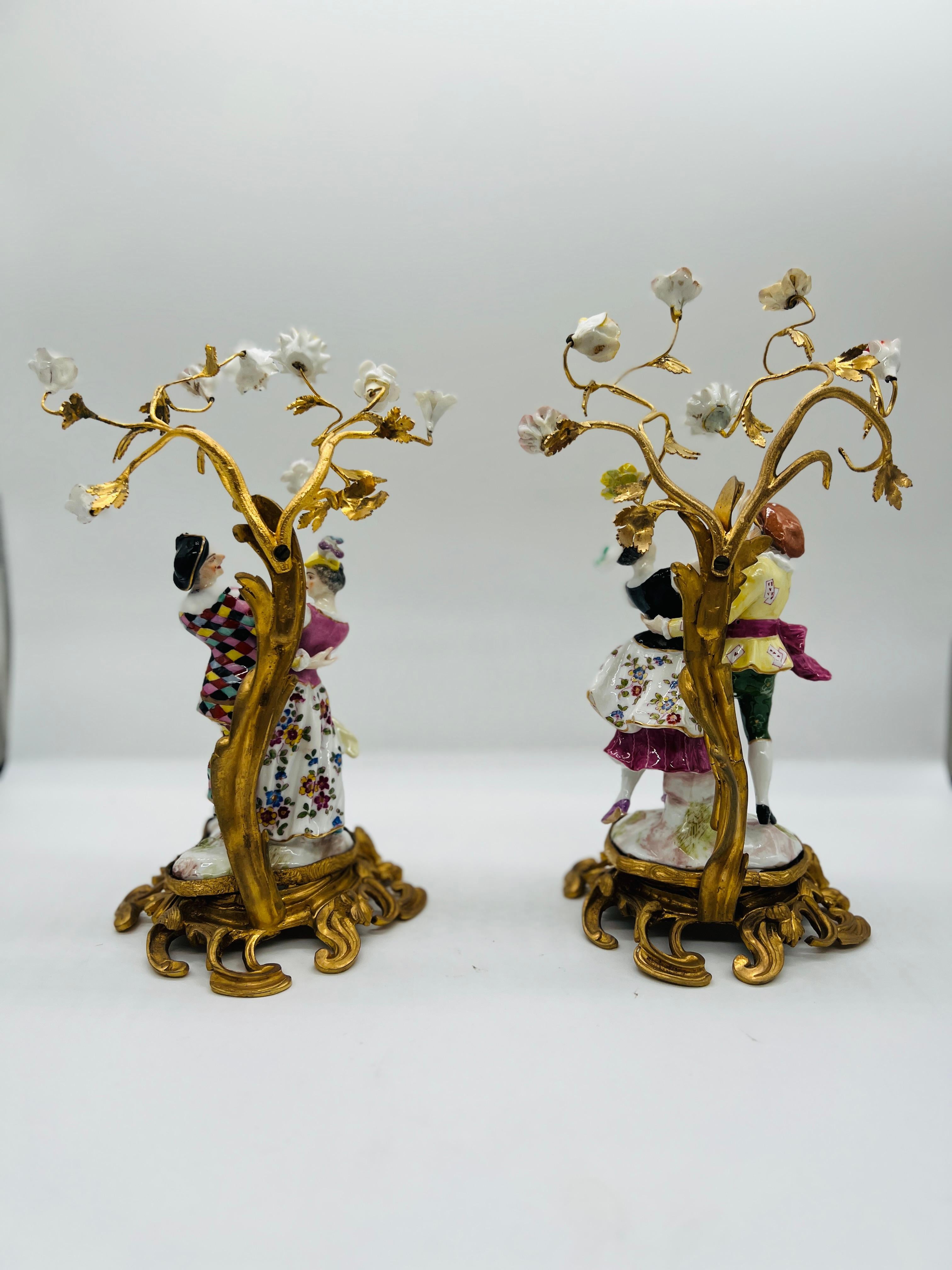 Pareja, Figuras Florales de Porcelana Estilo Luis XV Firmadas en Bronce Dorado y Samson C 1880 en venta 6