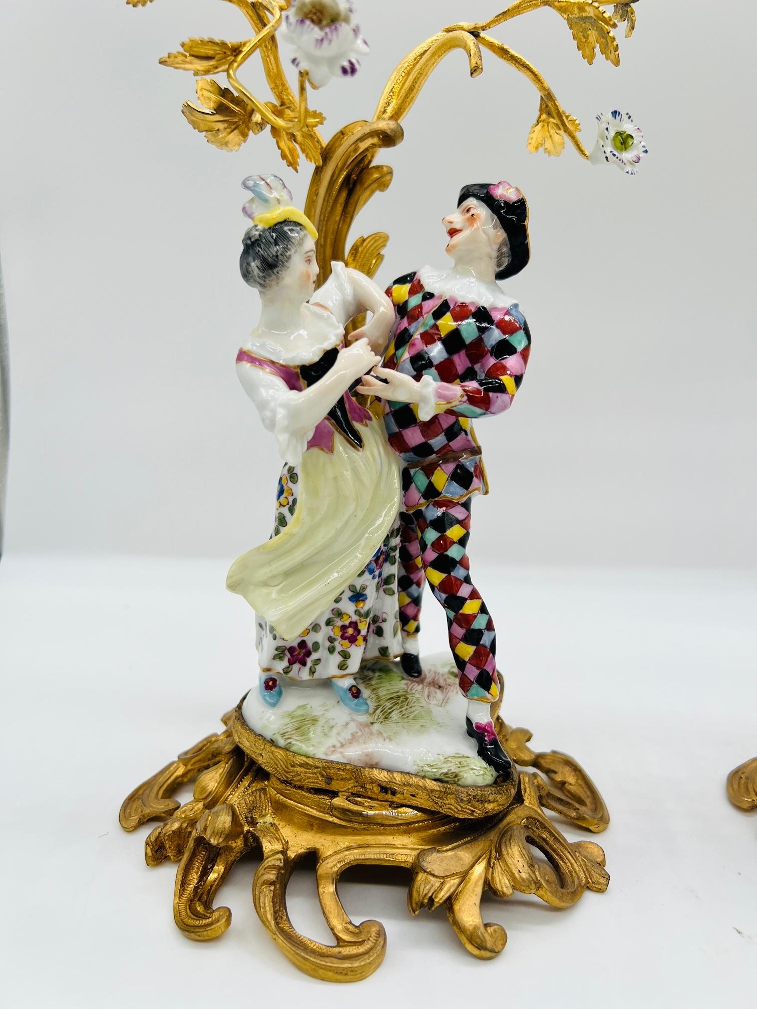 Pareja, Figuras Florales de Porcelana Estilo Luis XV Firmadas en Bronce Dorado y Samson C 1880 en venta 4