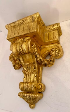 Coppia di mensole da parete in legno dorato Luigi XVI, patina intatta