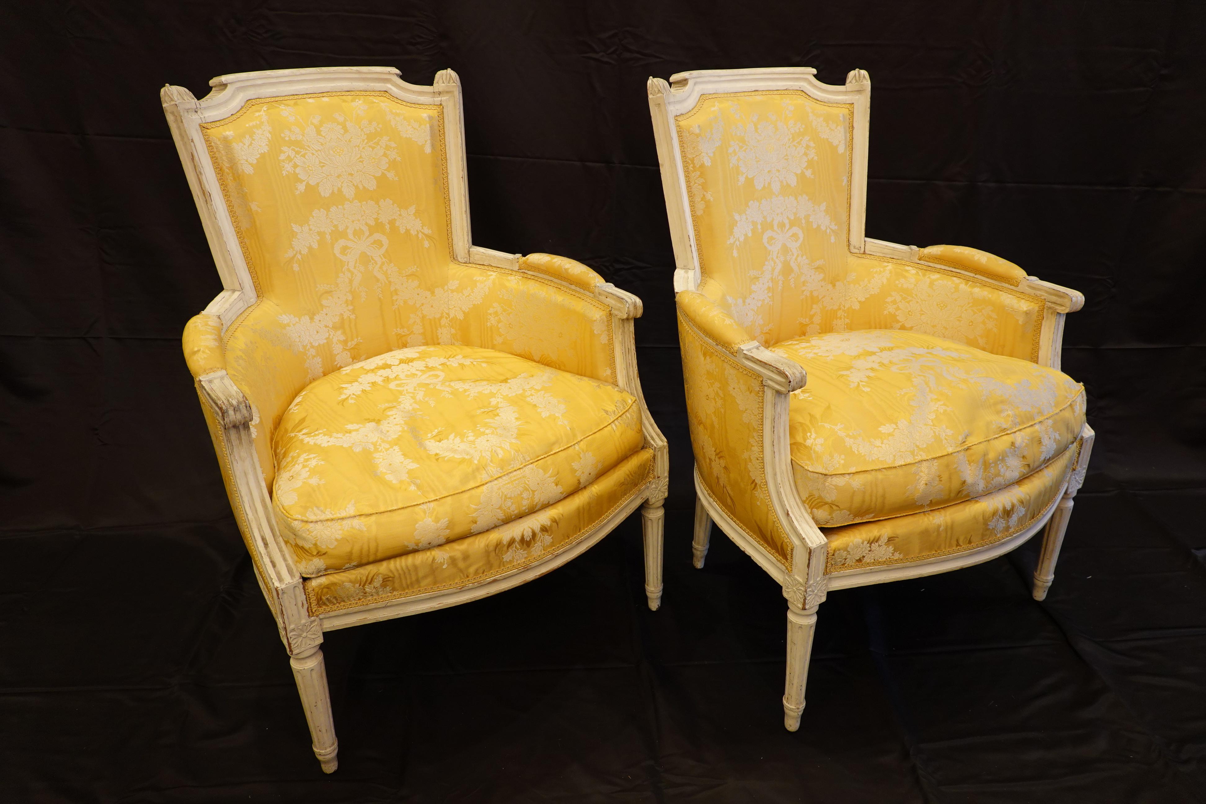 Hand-Carved Pair of Louis XVI Period Bergères in Yellow Silk Lampas Fabric