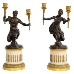 Paire de cadrans figuratifs d'époque Louis XVI en bronze doré et patiné sur socles en marbre
