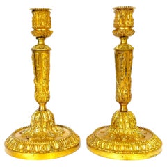 Par de candelabros de bronce dorado al estilo Luis XVI, franceses, Belle Époque, hacia 1880-1900