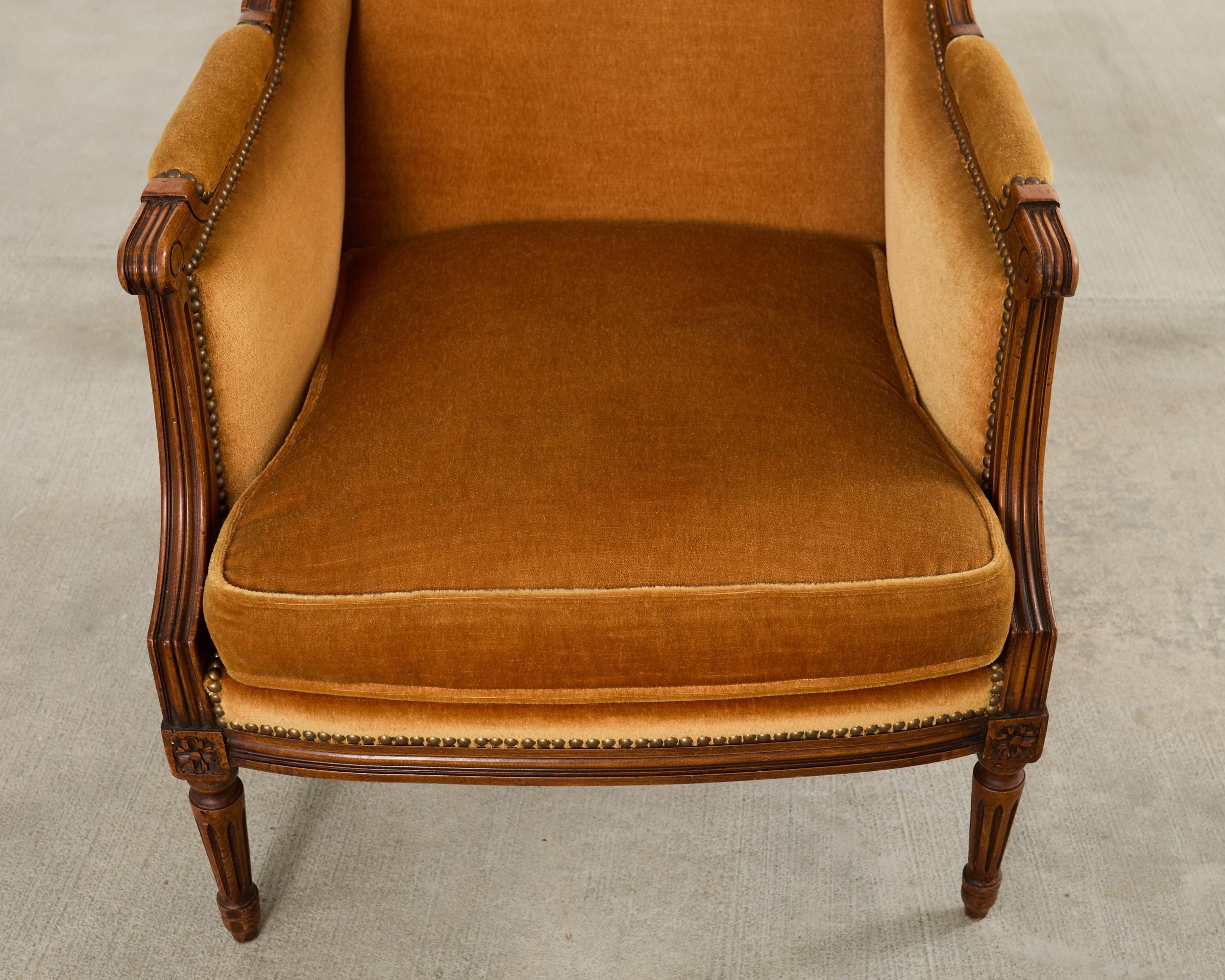 Pareja de sillones orejeros Bergere á Oreilles estilo Luis XVI en venta 6