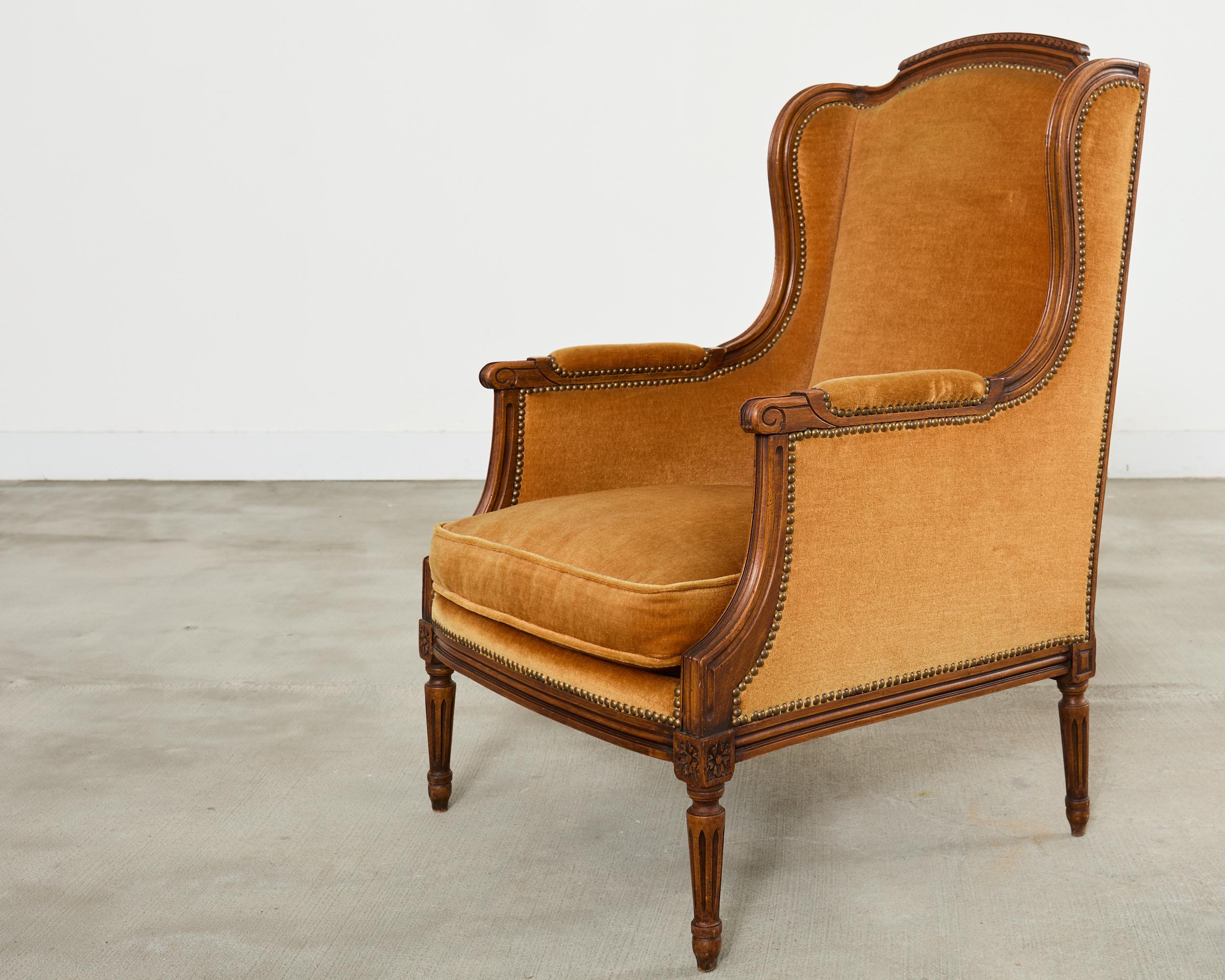 Pareja de sillones orejeros Bergere á Oreilles estilo Luis XVI en venta 12