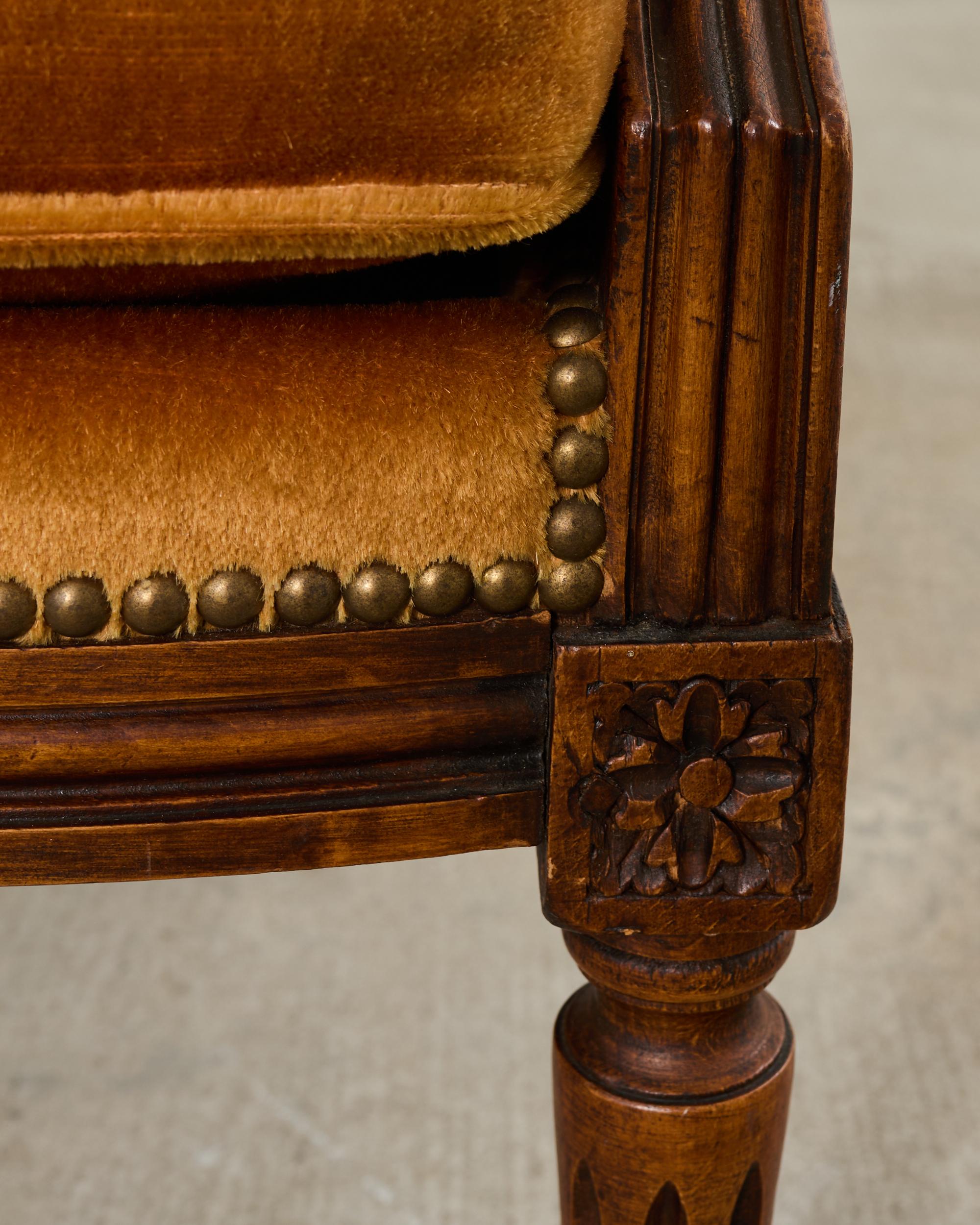 Pareja de sillones orejeros Bergere á Oreilles estilo Luis XVI en venta 13