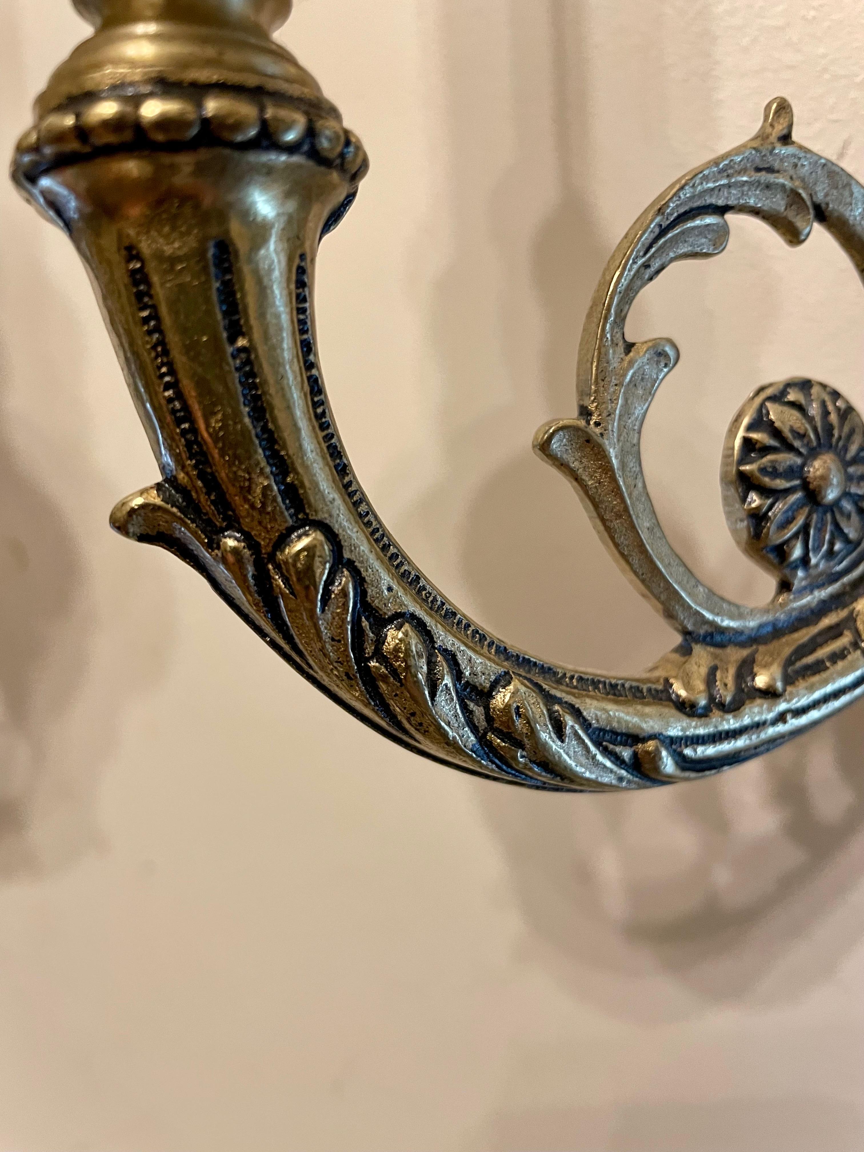 Paire d'appliques de style Louis XVI en bronze avec nœud et glands 3