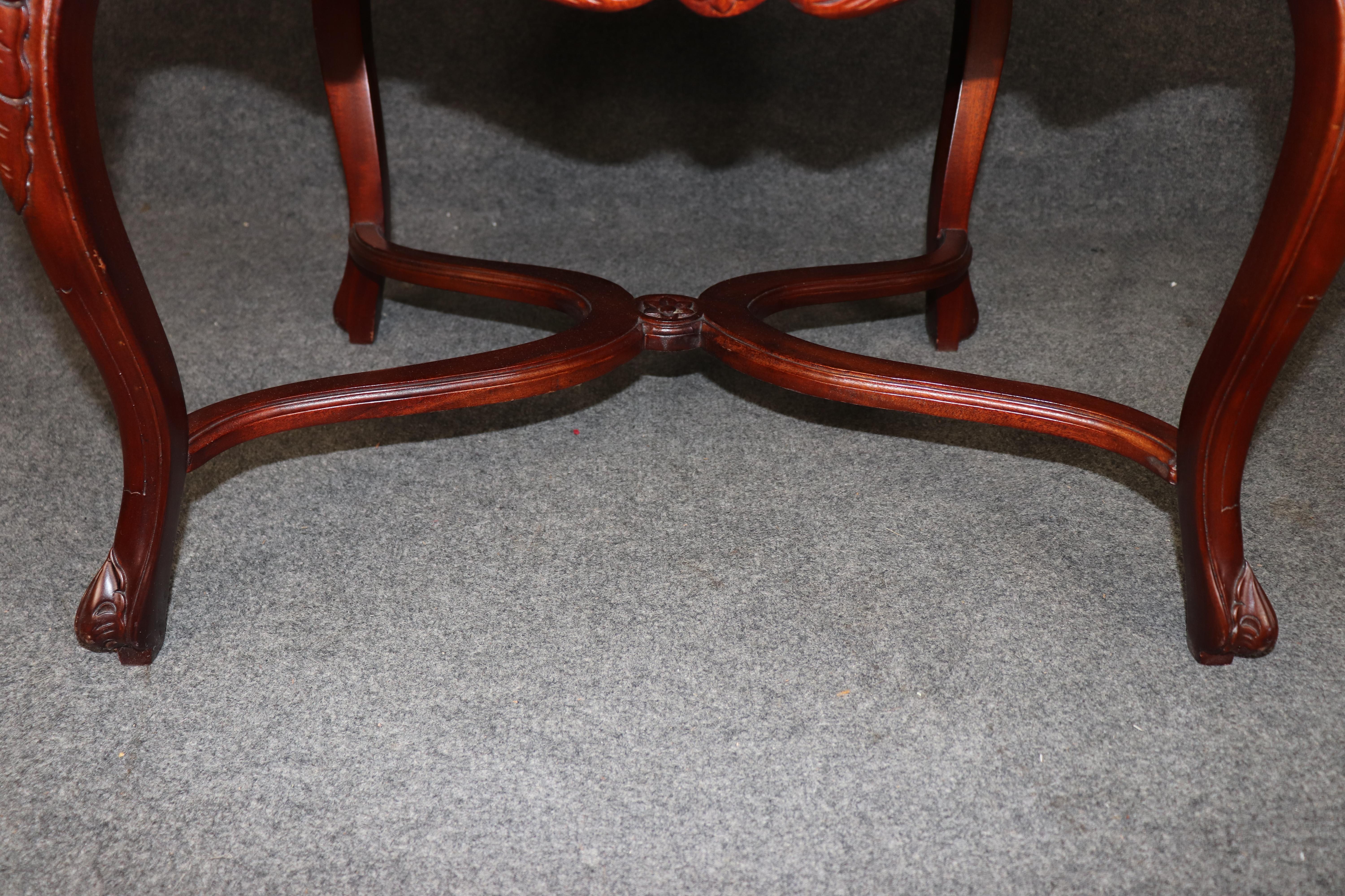Coppia di poltrone con schienale a canne in stile Louis Cane con base in barella intagliata in vendita 3