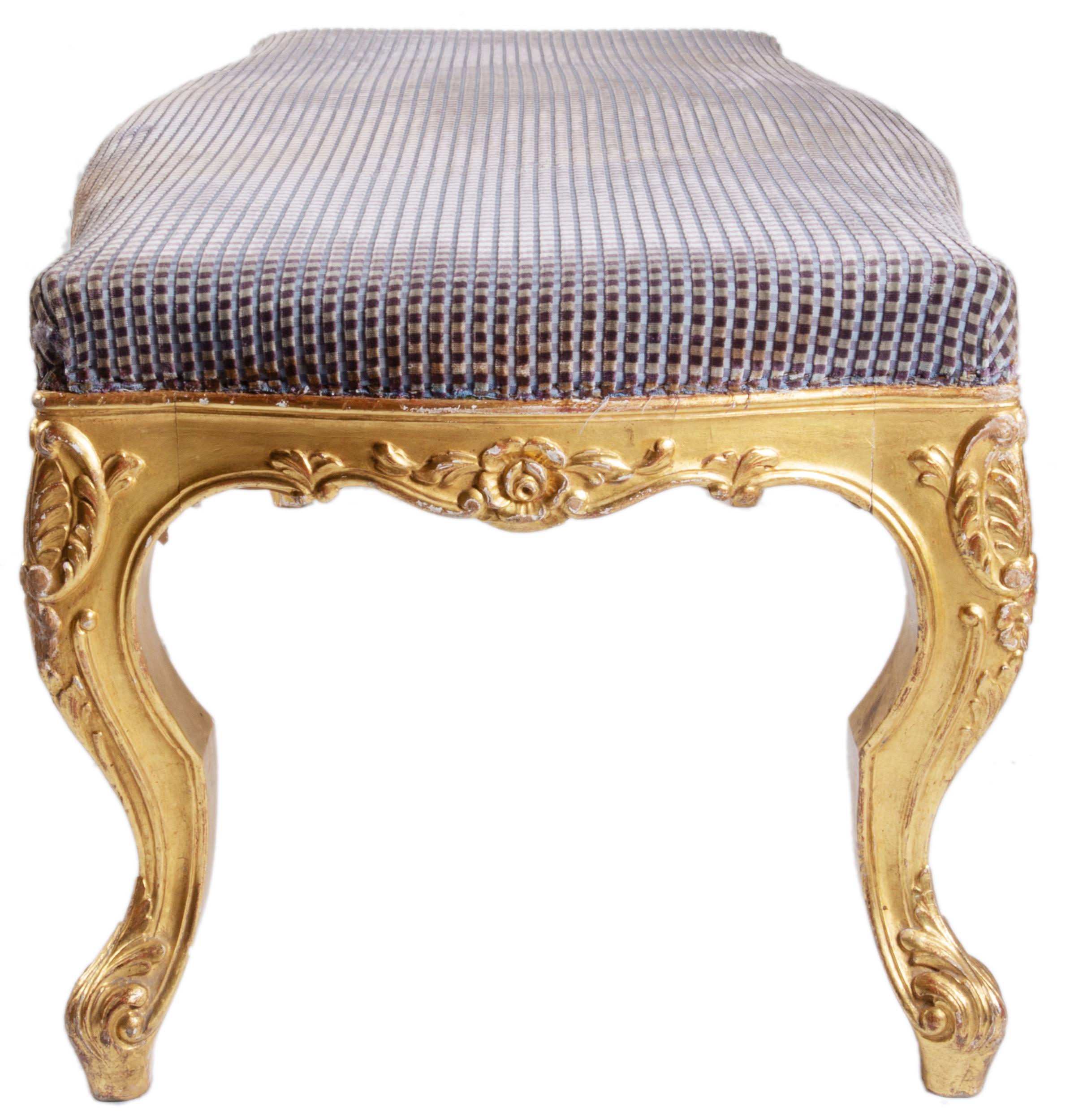 Early 20th Century Pair of Louis XVI Style Carved Giltwood Stools, circa 1920 For Sale