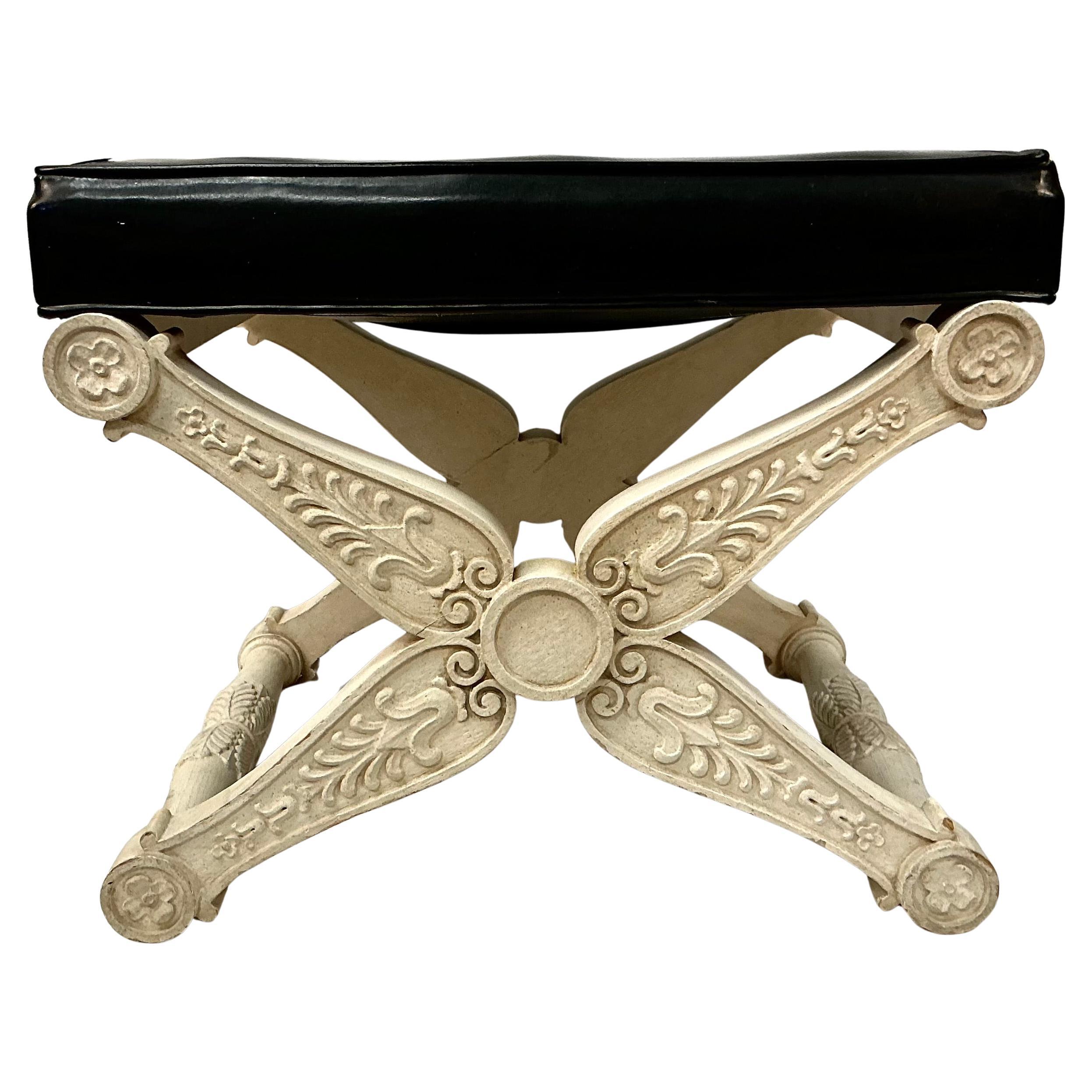 Paar Louis XVI Stil Curule Hocker (amerikanisch) im Angebot