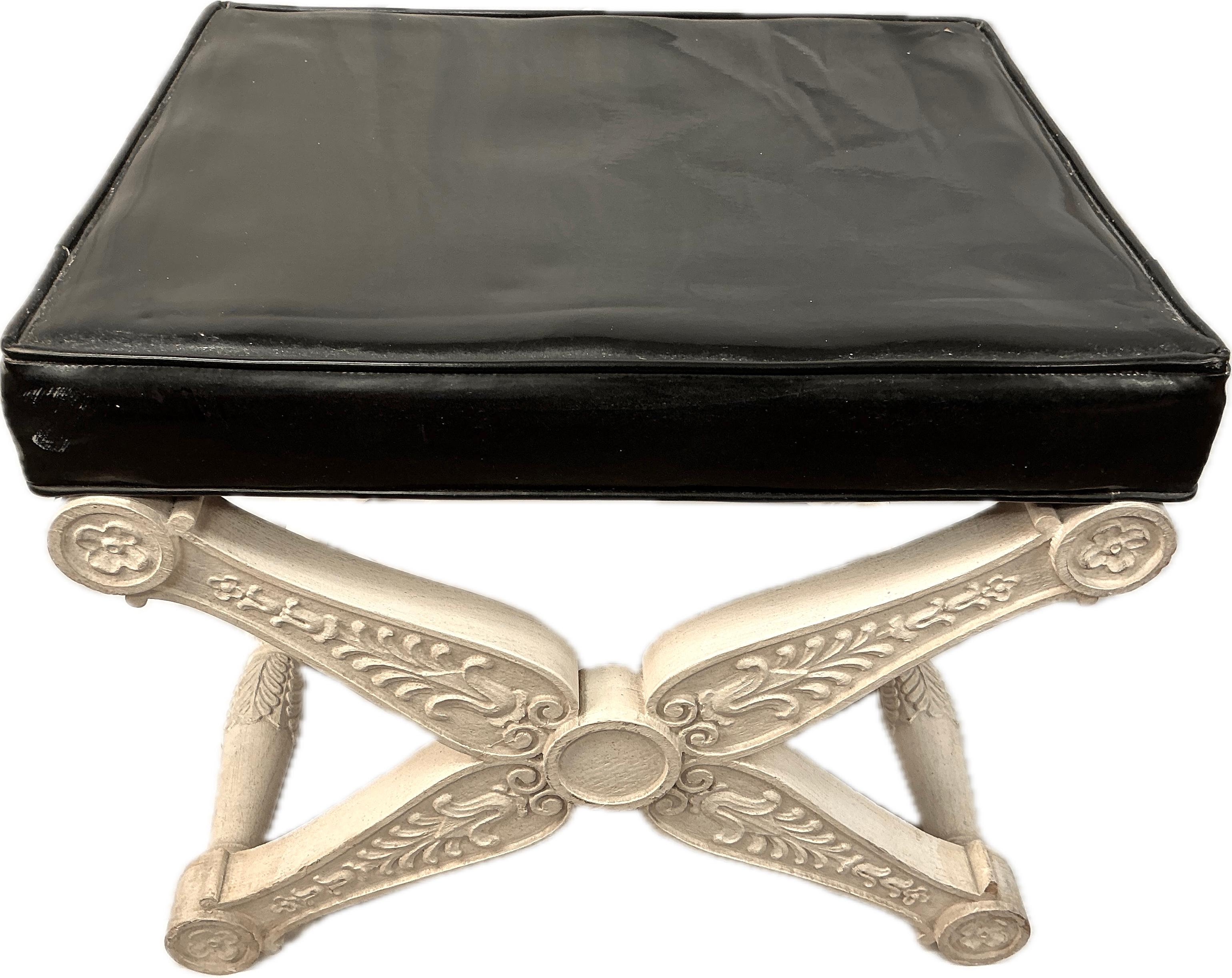 Paar Louis XVI Stil Curule Hocker im Angebot 1