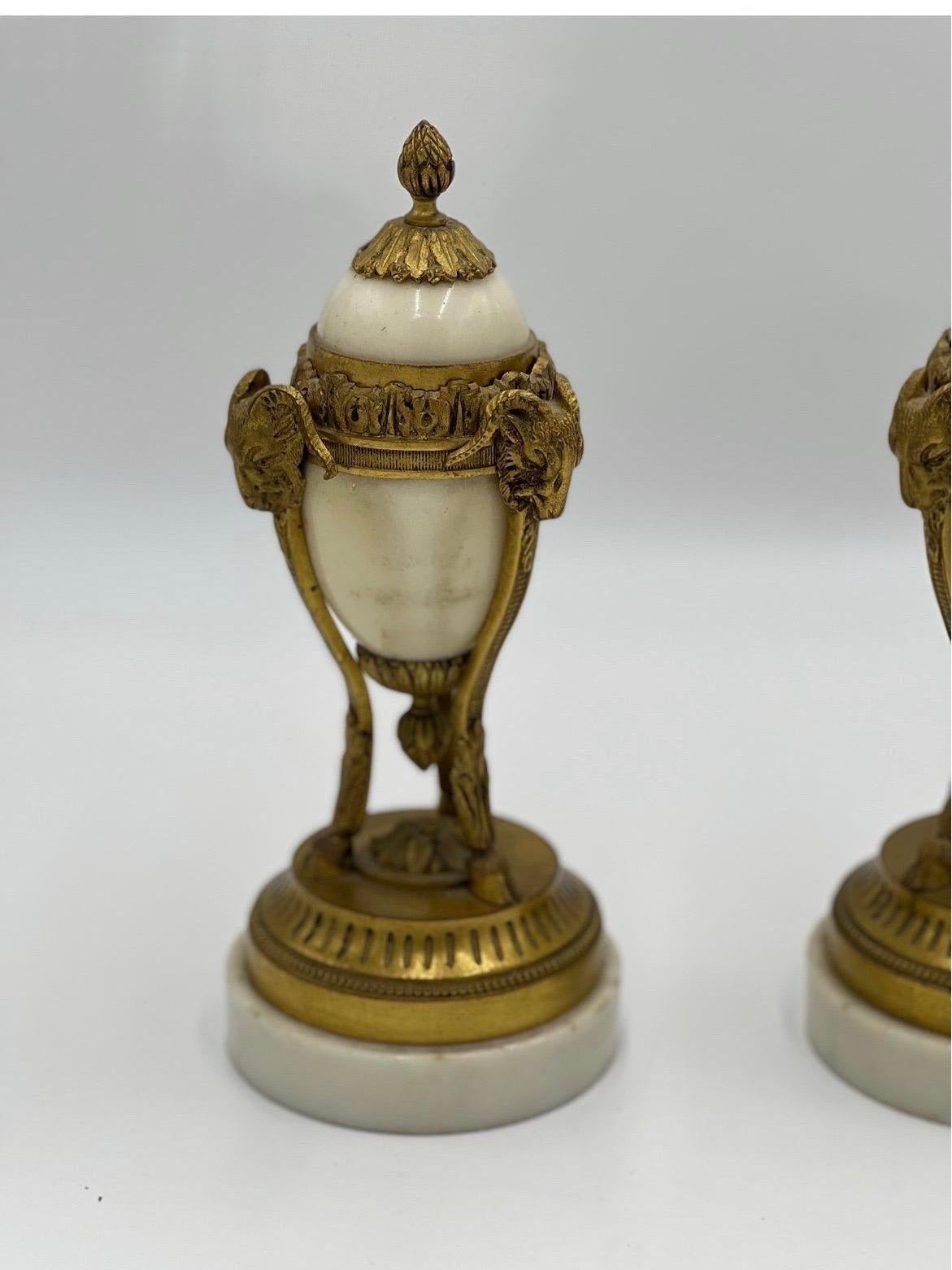 Pair, Louis Xvi Style French Gilt Bronze & White Marble Rams Head Cassolettes In Good Condition For Sale In Atlanta, GA